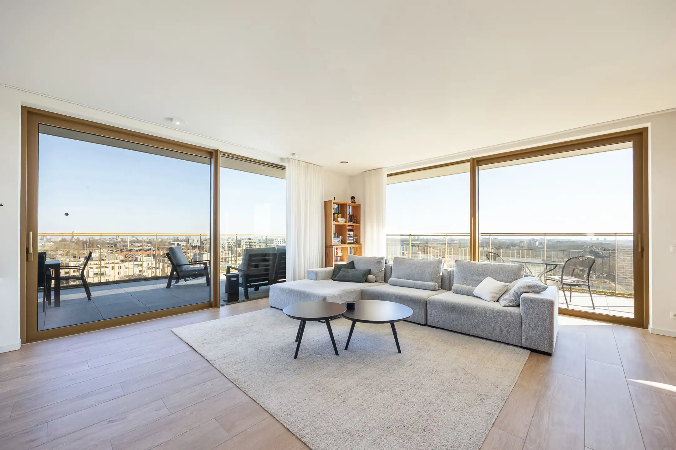 ANTWERPEN -  Uitzonderlijk appartement met grote terrassen en weids uitzicht  foto {{pictureIndex}}