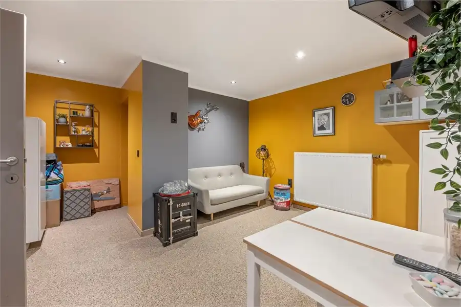 RUIM HANDELSPAND MET WOONST IN SINT-TRUIDEN foto 16