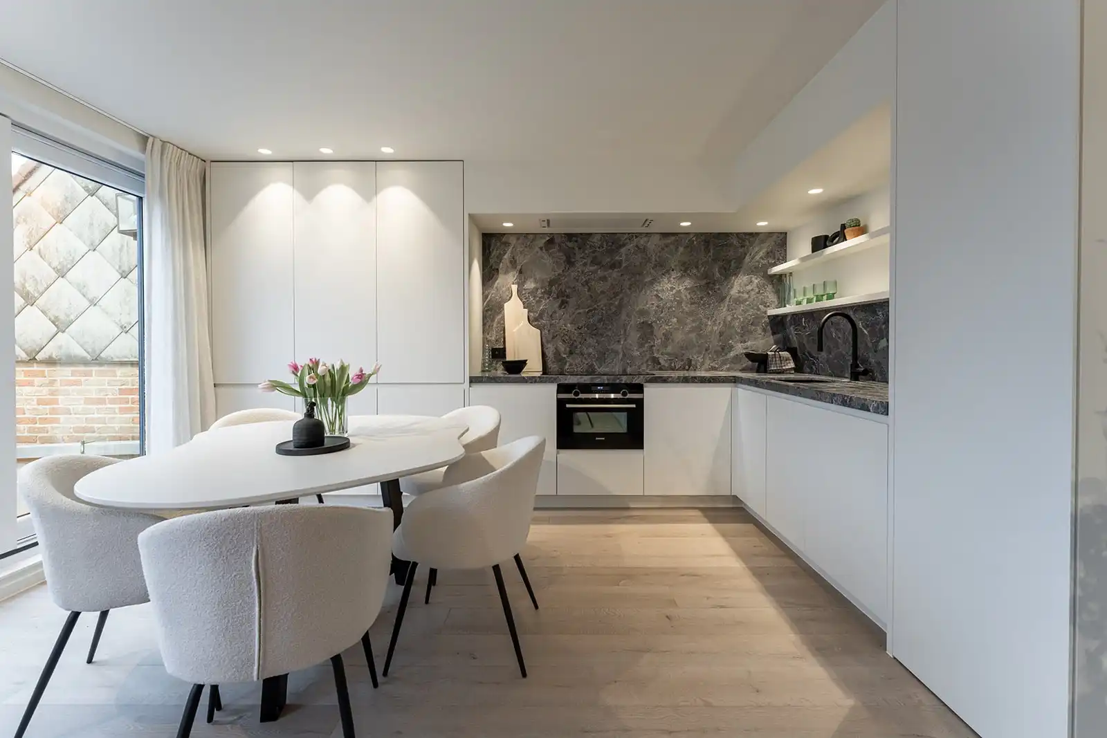 Prachtige penthouse met grote zonneterrassen (50 m²), met zijdelings zeezicht. foto 4