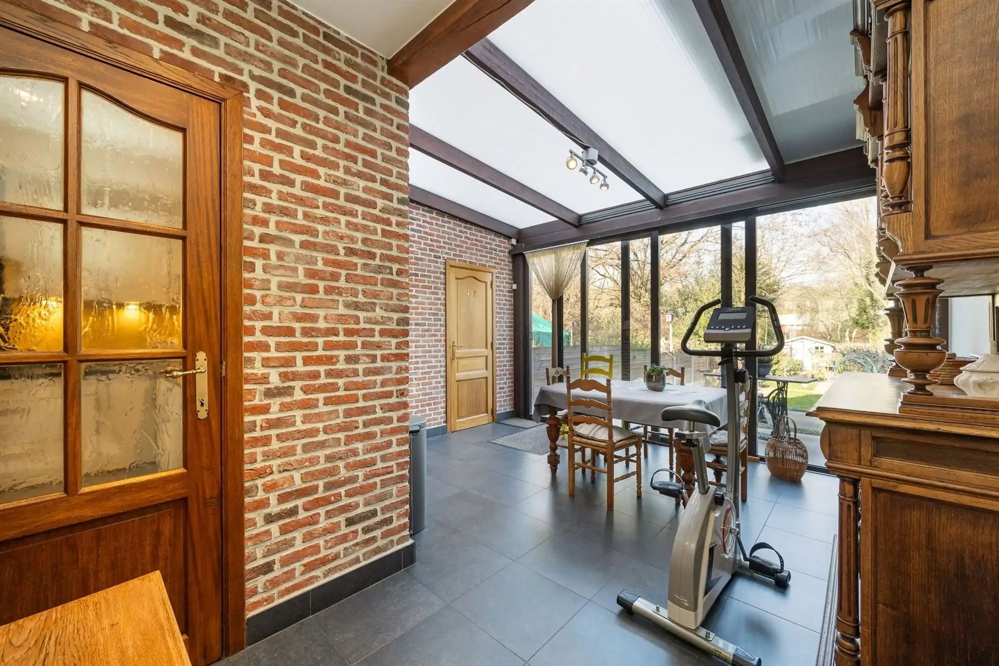 Ruime en instapklare woning met 3 tot 5 slpk en tuin foto 9