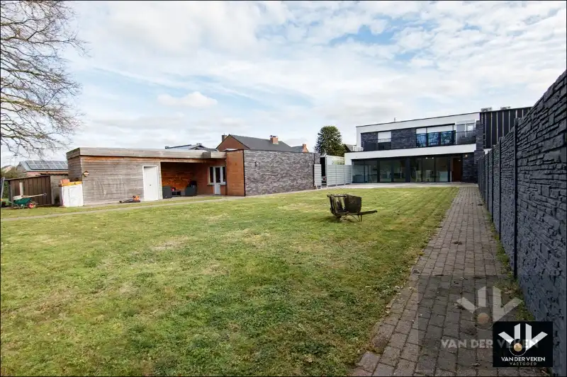 LUXUEUS AFGEWERKT GVL APP MET RIANTE TUIN EN TERRAS foto 8