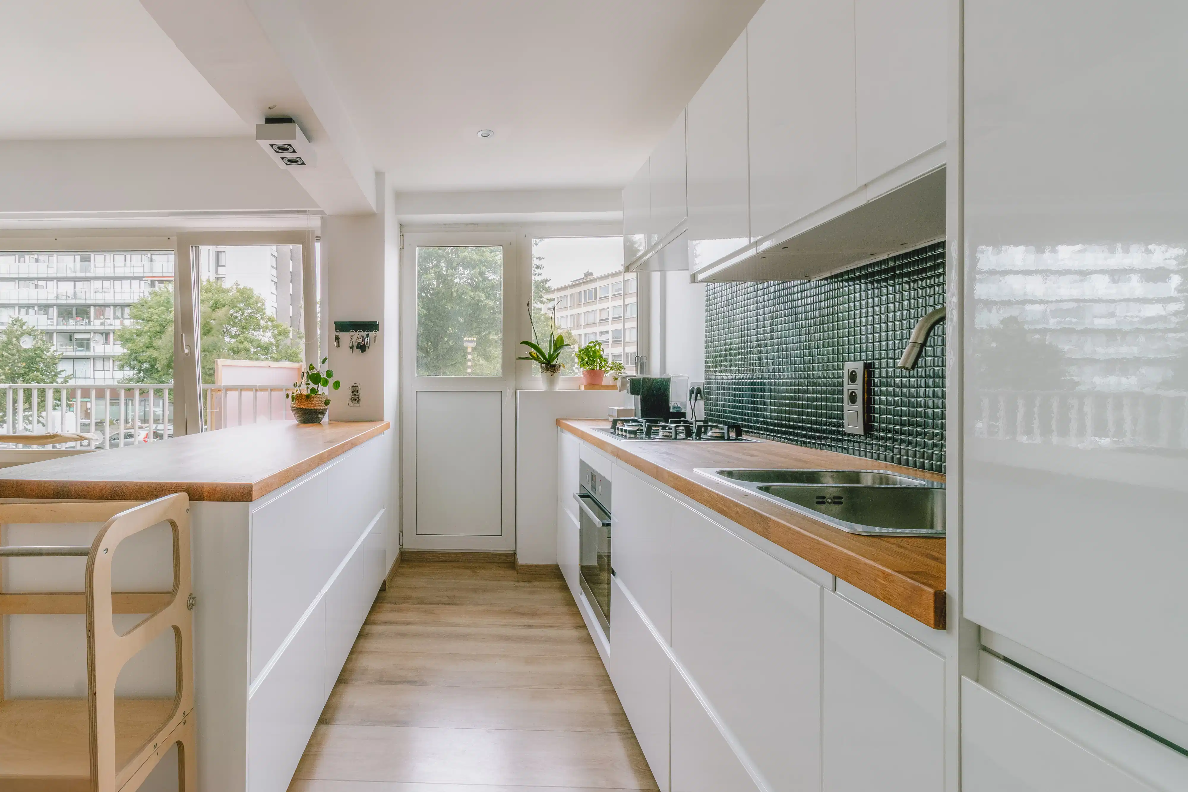 Instapklaar, lichtrijk appartement met terras en staanplaats foto 5