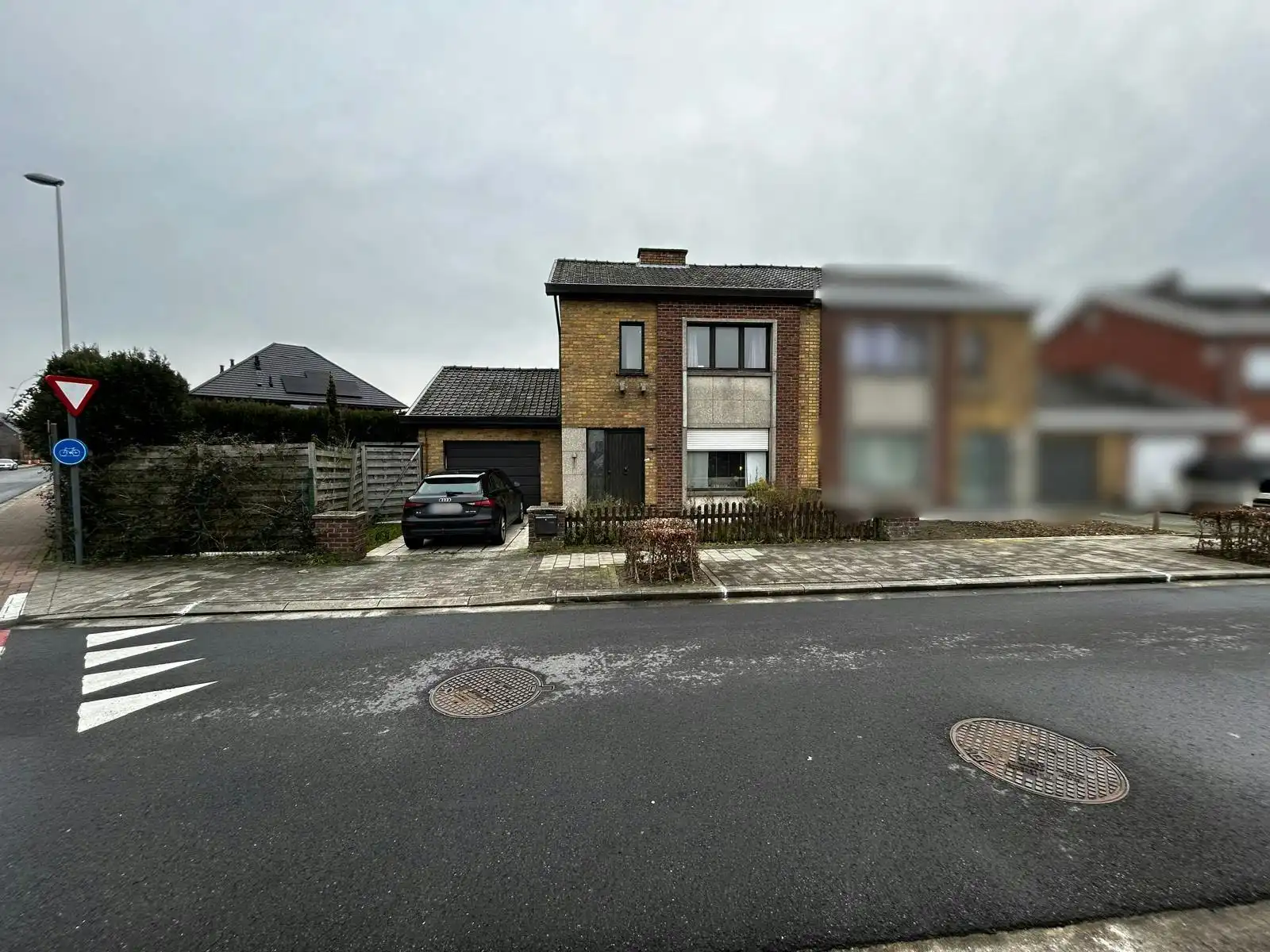 Hoofdfoto van de publicatie: Te renoveren woning met 3 slaapkamers te koop in Aalter