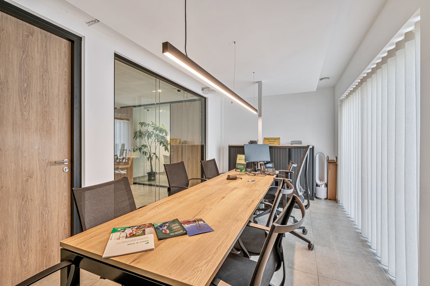 Moderne en zichtbare kantoorruimte op toplocatie foto 18