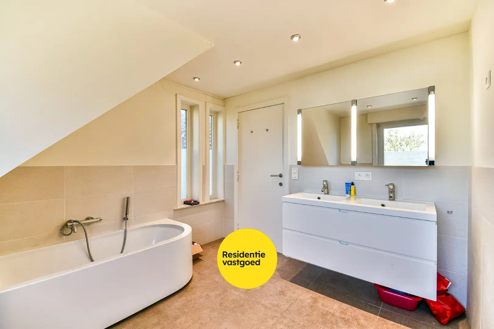 Rustig gelegen open bebouwing met grote tuin en veel ruimte foto 13