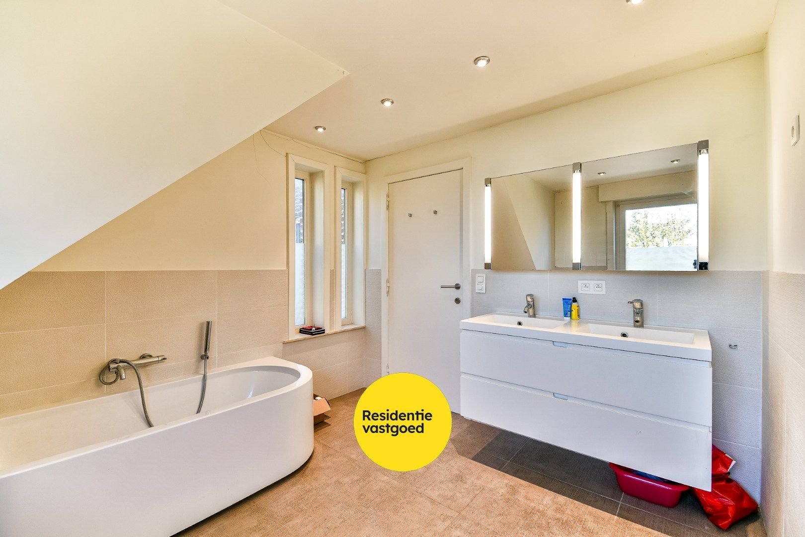 Rustig gelegen open bebouwing met grote tuin en veel ruimte foto 13