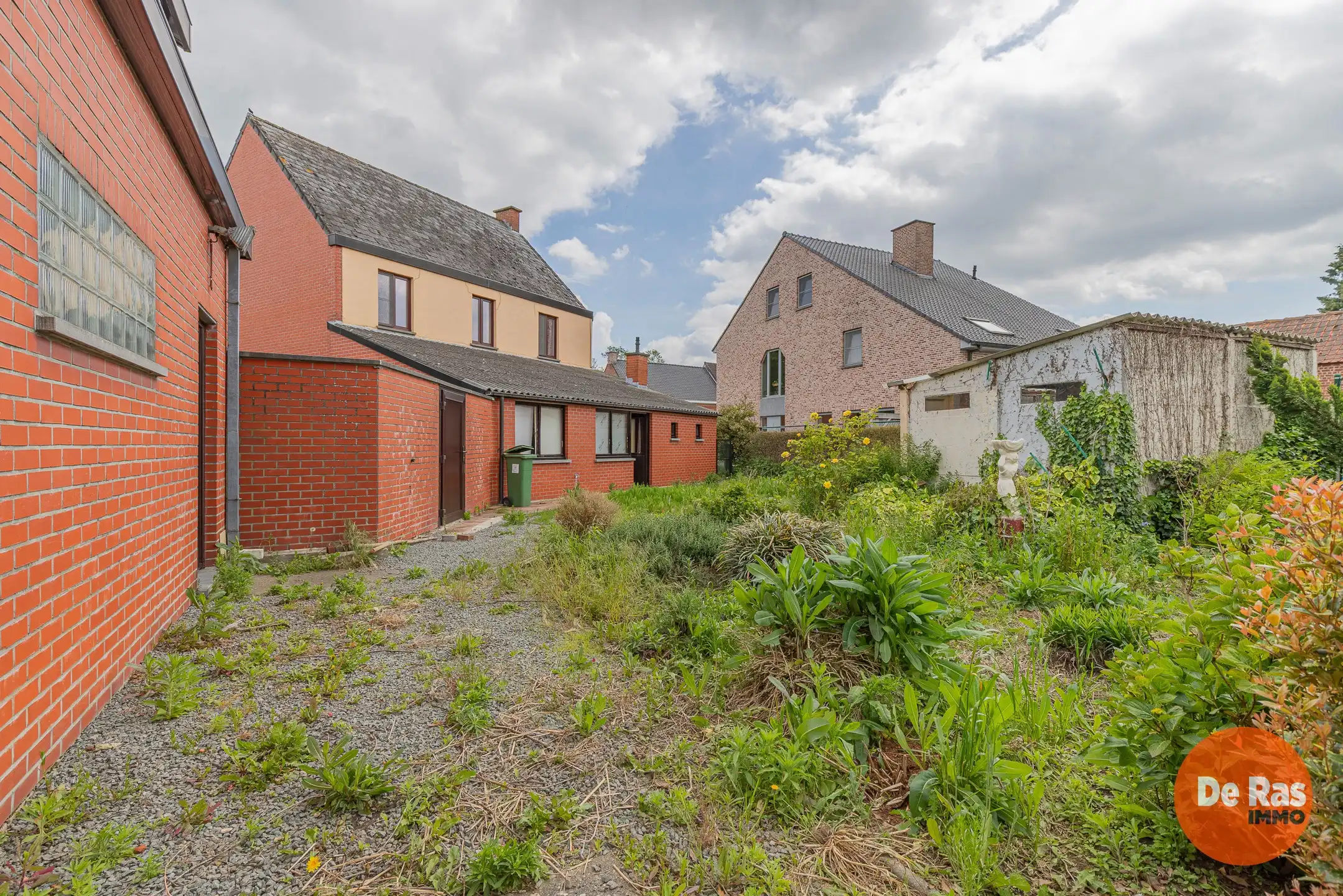 MOORTSELE - Te renoveren woning met tal van mogelijkheden foto 23