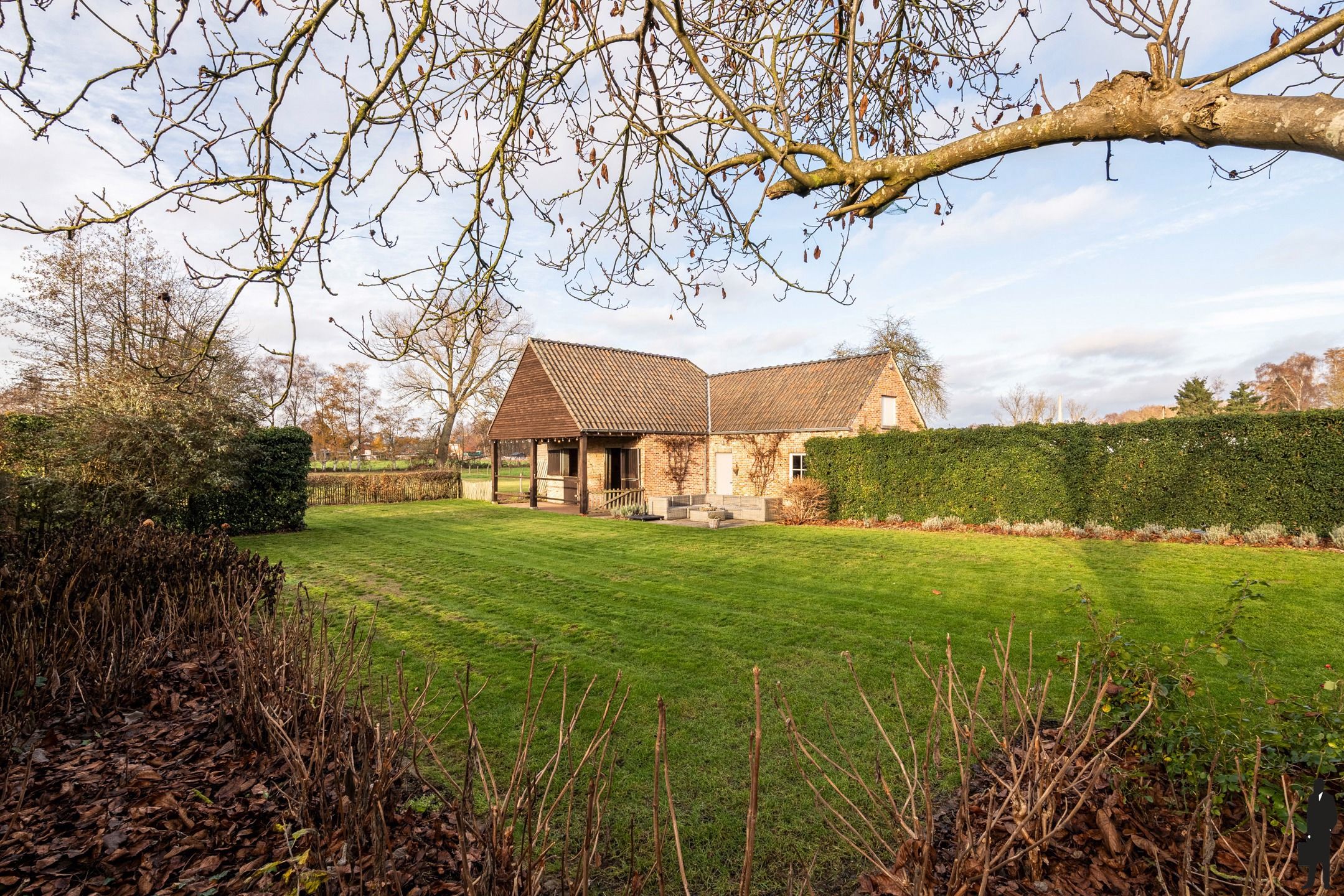 Villa met 4 tot 5 slaapkamers, weiland en paardenstallen (2) foto 30