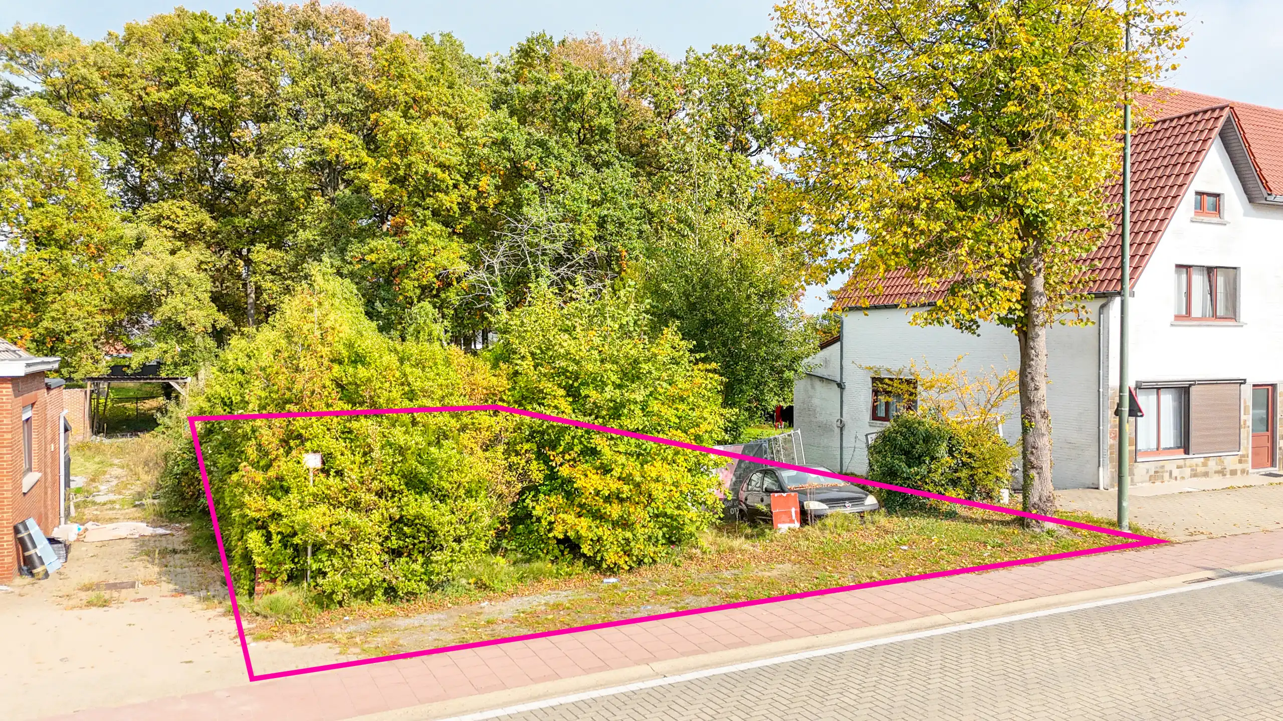 Bouwgrond van 728m² voor OB met vergunde plannen! foto {{pictureIndex}}