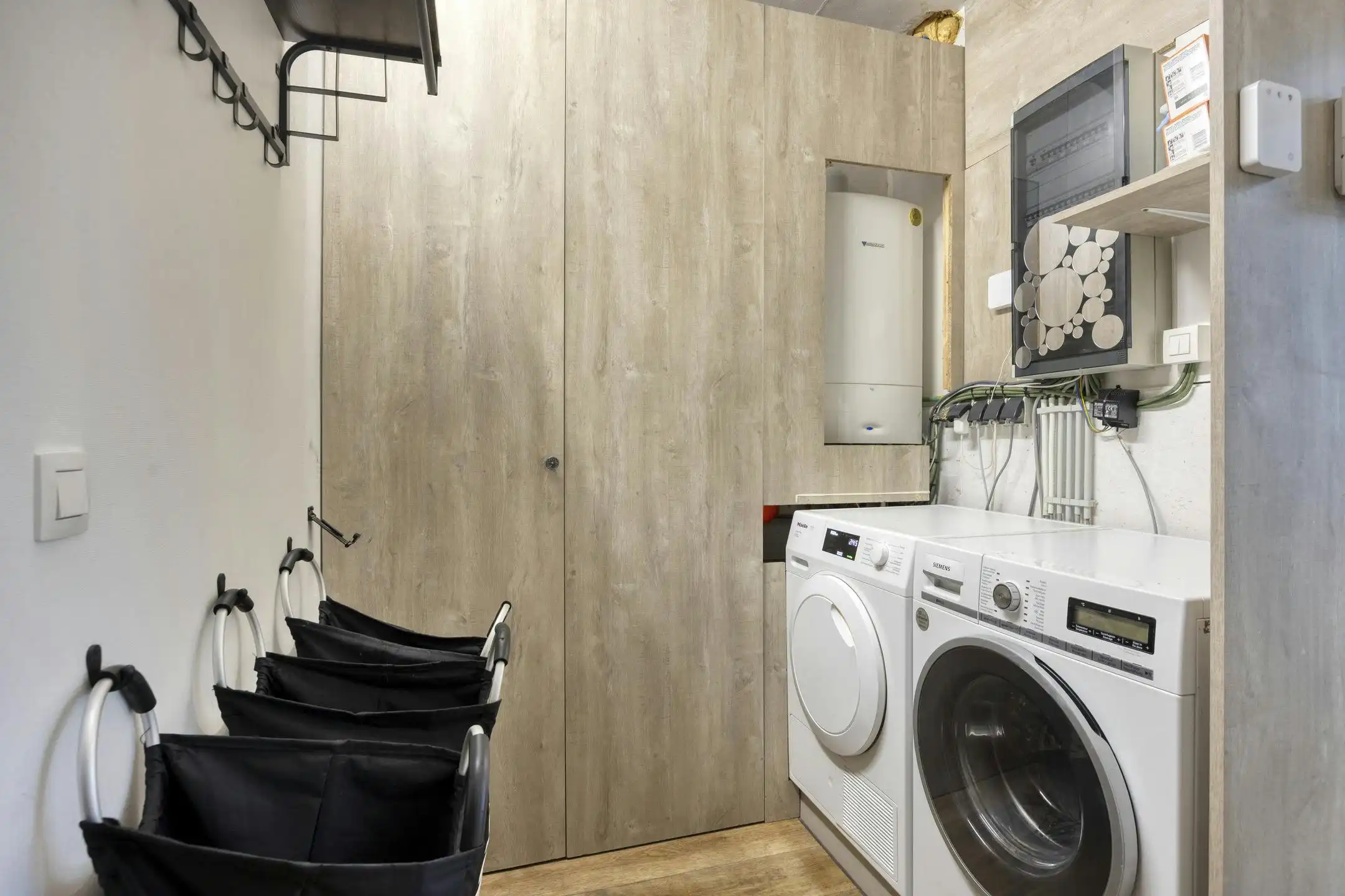 Gerenoveerd vrijstaand huis met zwembad, poolhouse en tuin foto 17