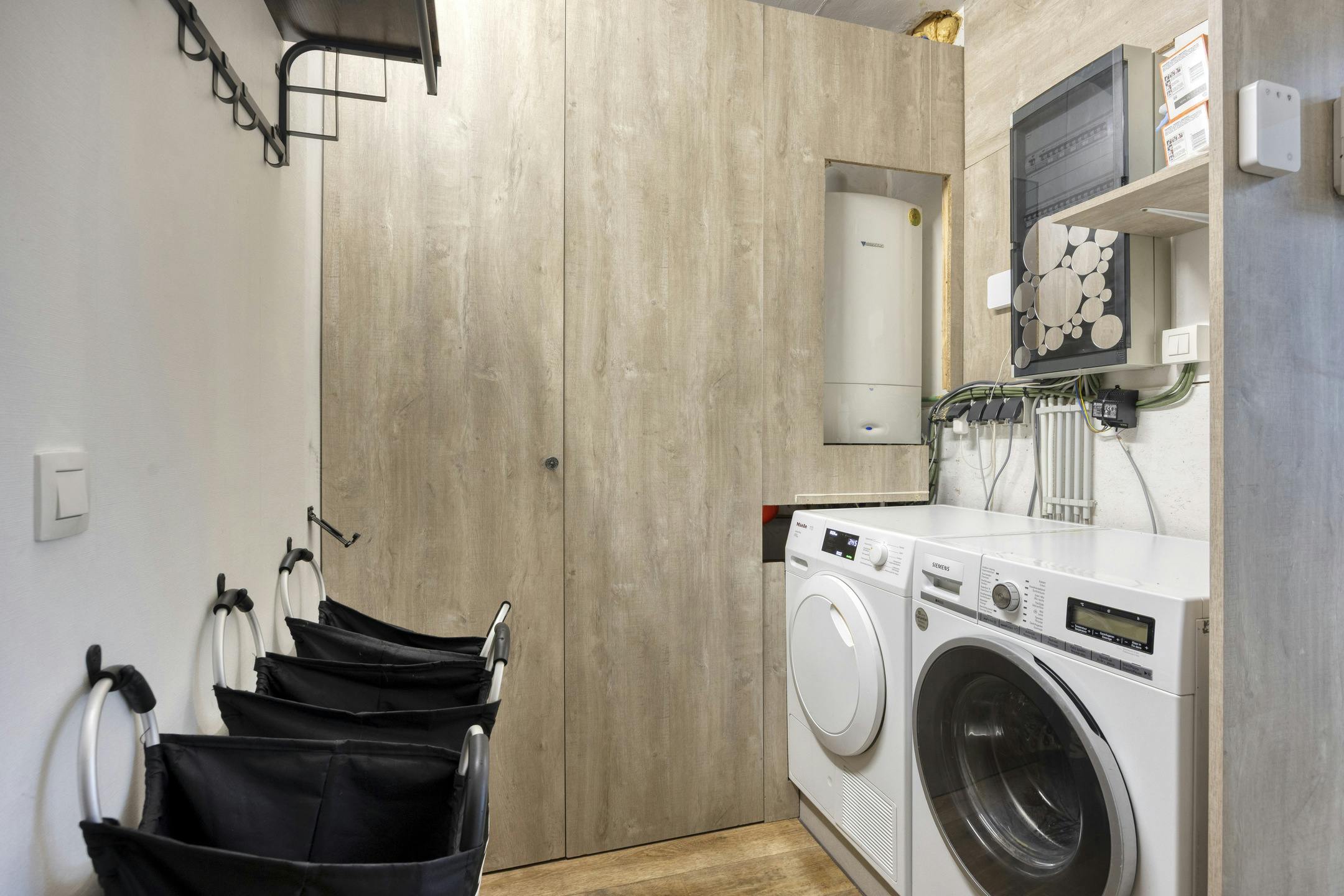 Gerenoveerd vrijstaand huis met zwembad, poolhouse en tuin foto 18