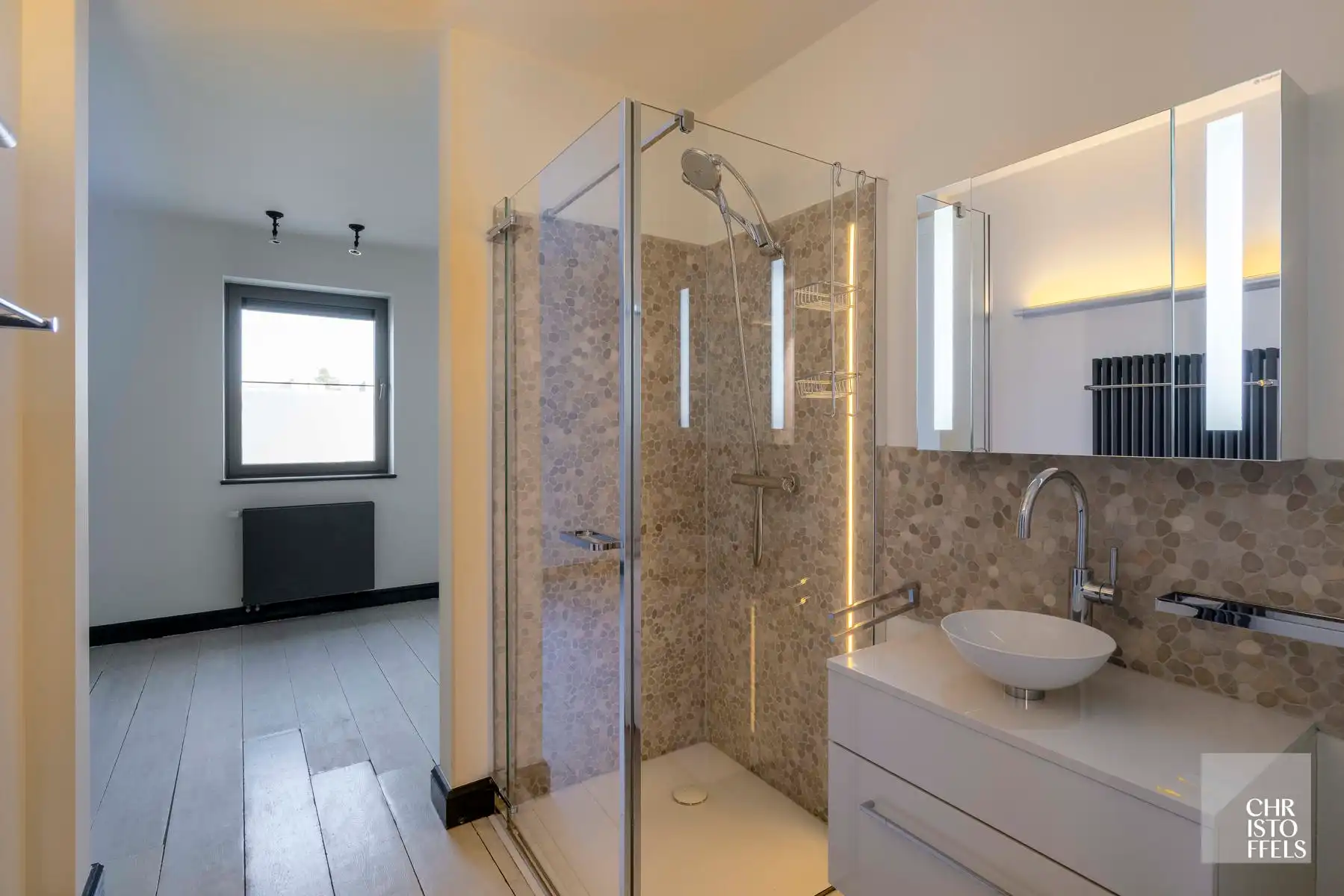 Luxe penthouse van 239m² met 34m² terrassen in hartje Zutendaal! foto 10