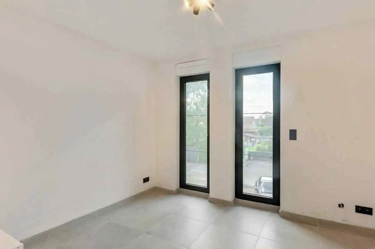 Nieuwe, energiezuinige open bebouwing in doodlopende straat. foto 30