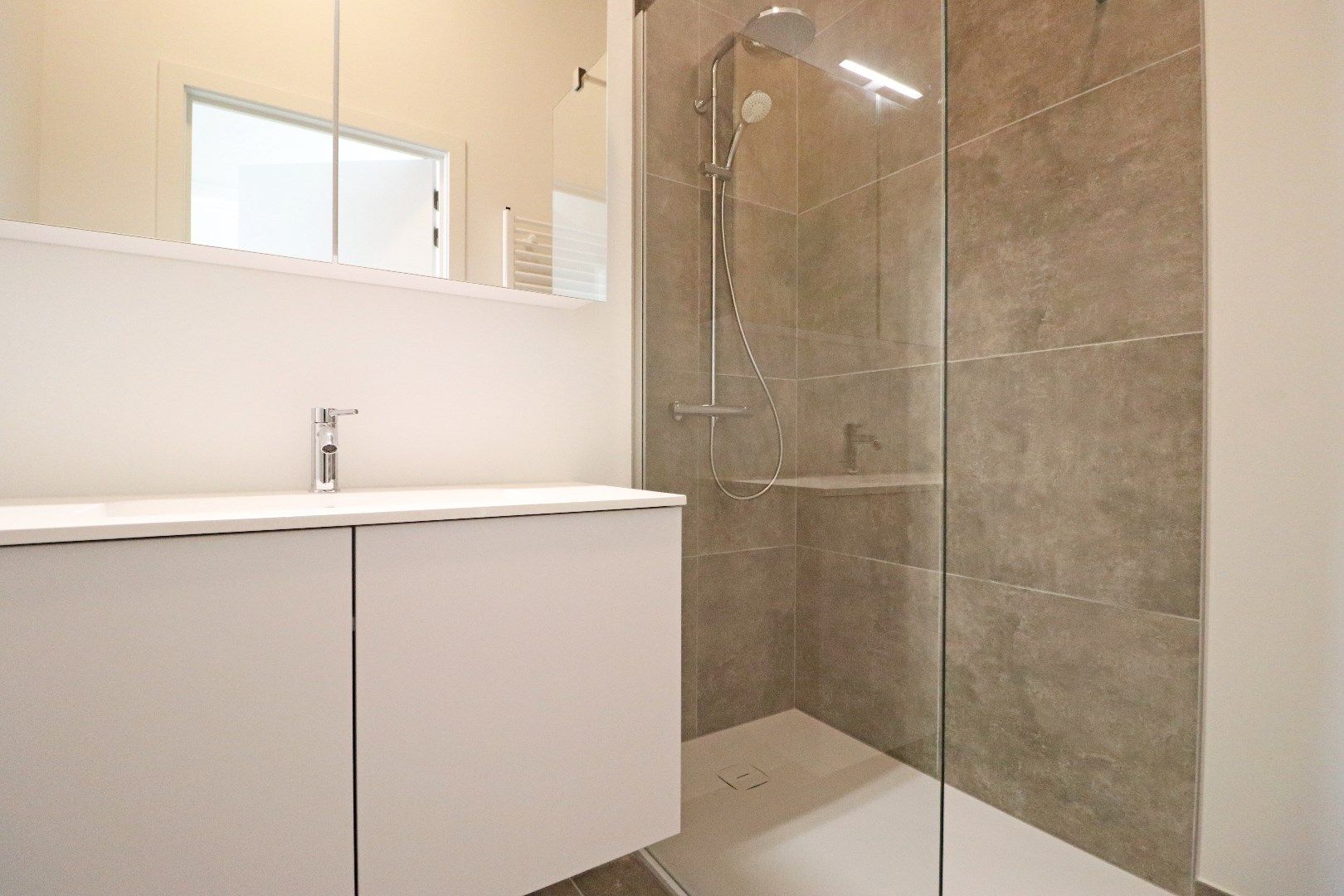 Prachtig appartement met tuintje foto 9