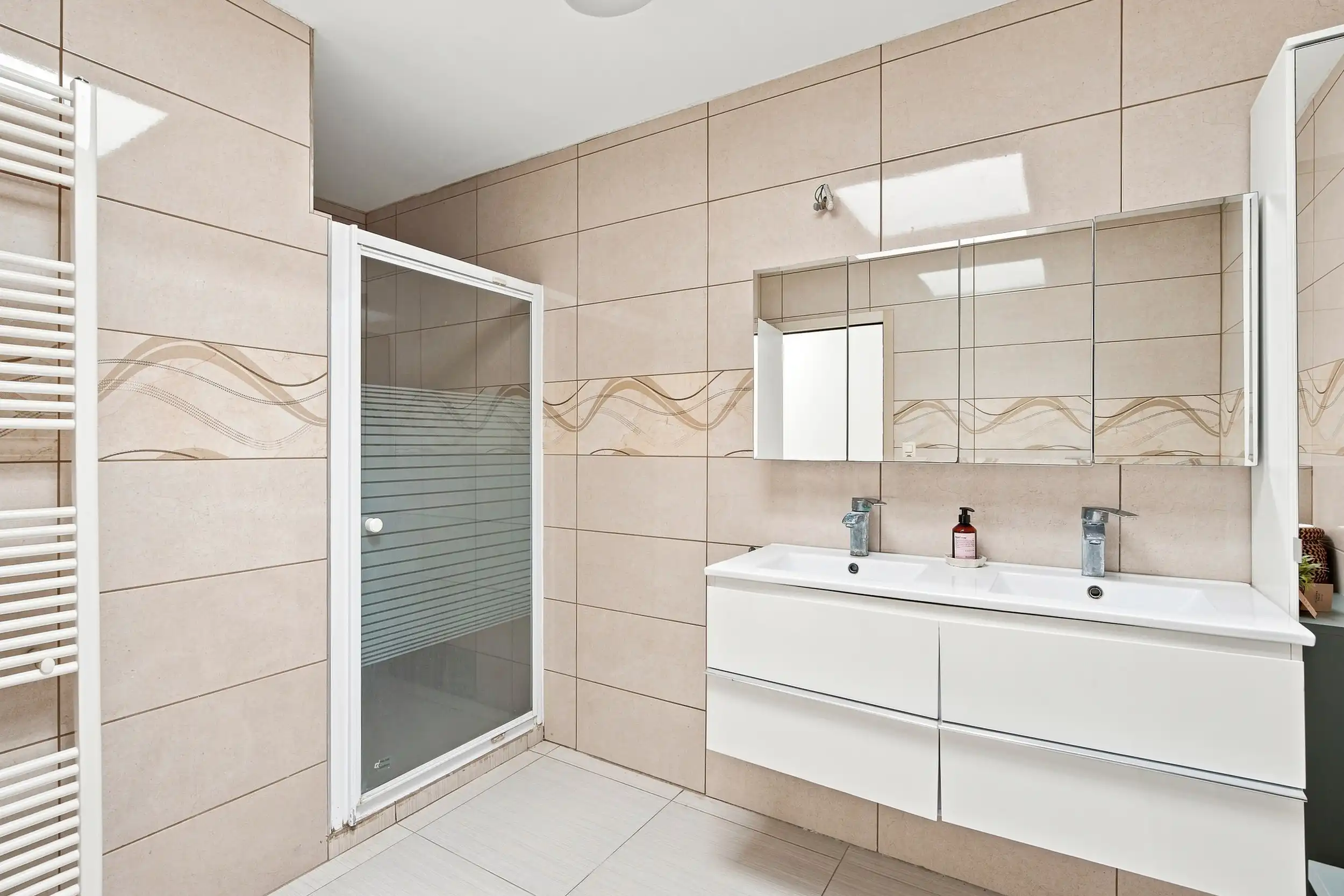 Instapklare woning in het centrum van Zele foto 13