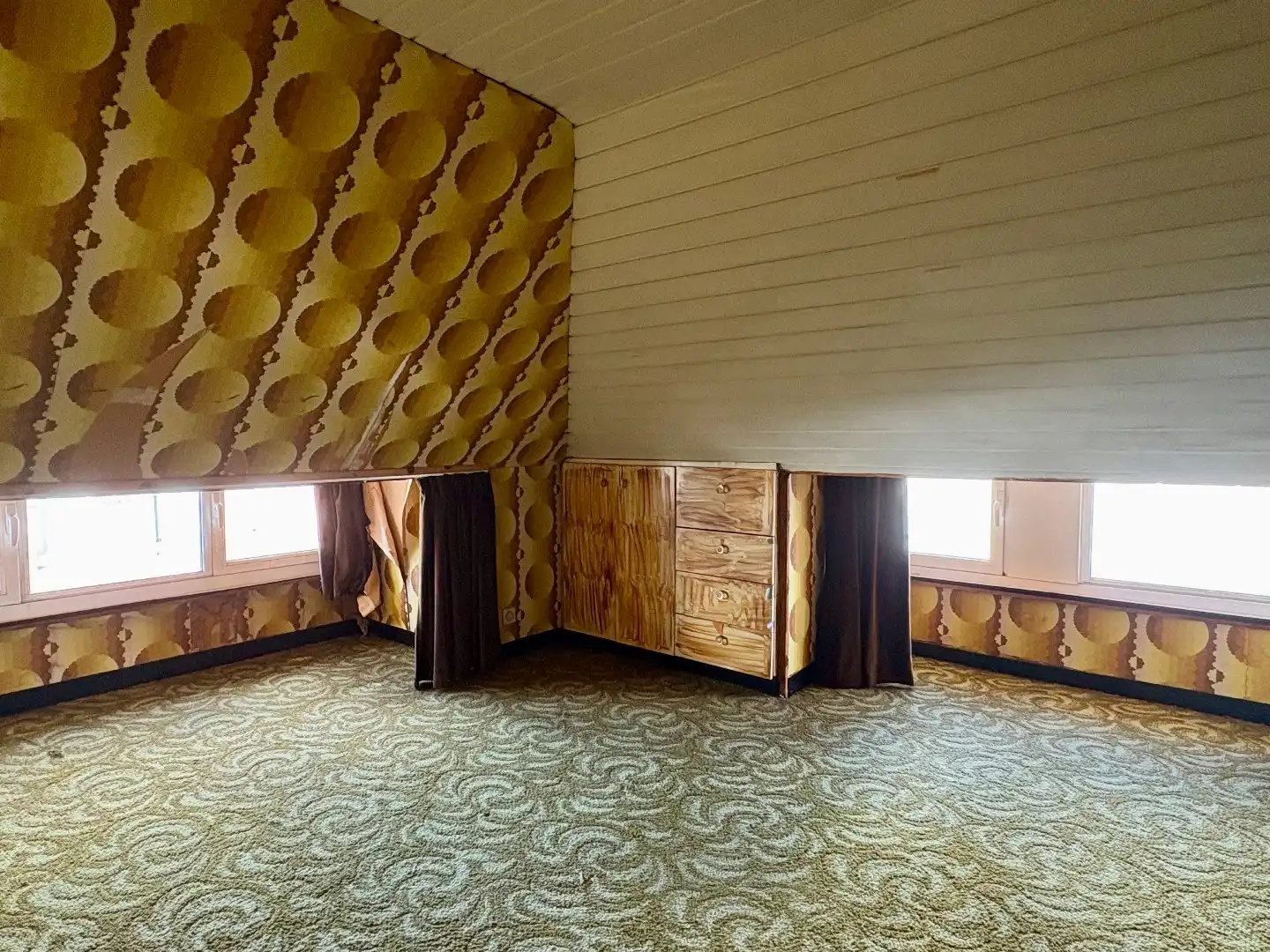 Te renoveren woning met 233m², garage, tuin en vele slaapkamers. foto 15