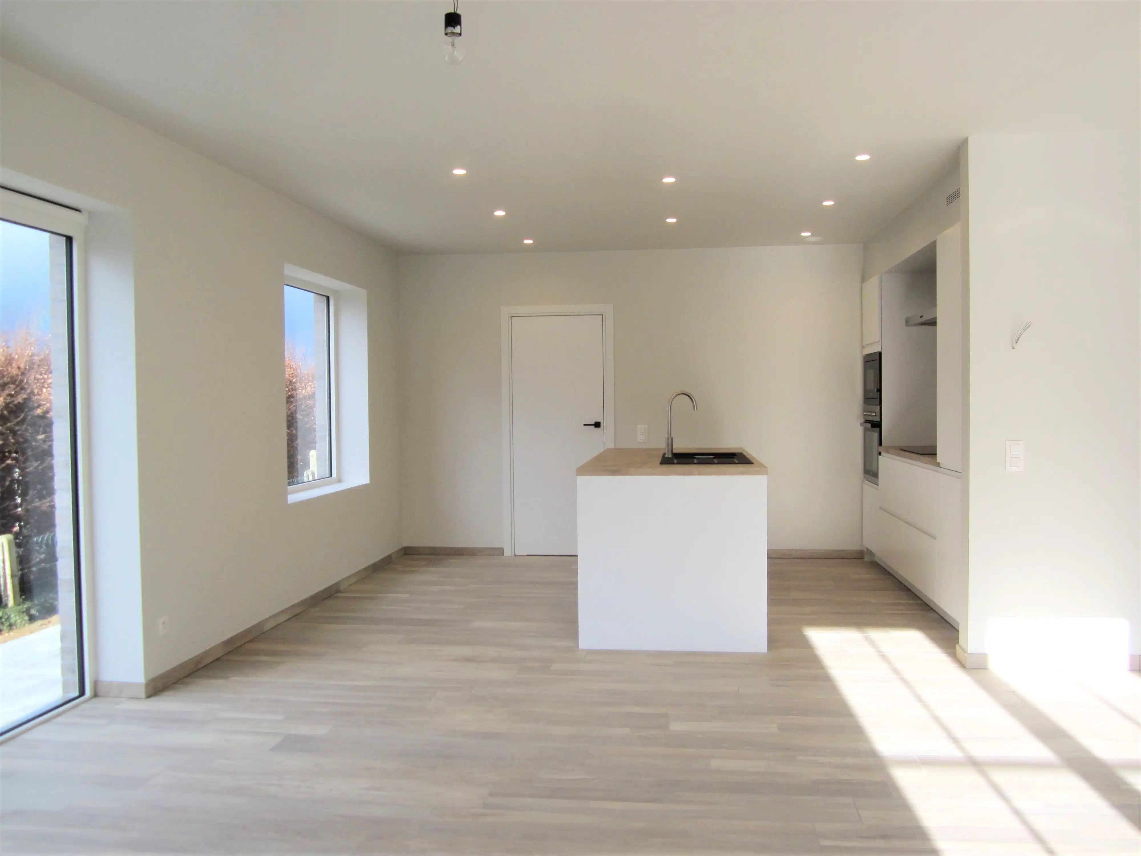 Prachtige halfopen pastoriewoning van 160m² met zuidgericht terras v 31m², balkon, zonnepanelen en drie staanplaatsen.  foto 11