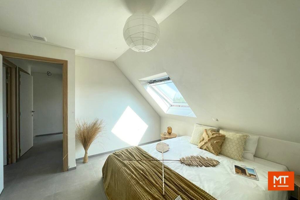 Duplex-appartement met 2 slaapkamers en Zuidgericht terras te koop in de dorpskern van Beselare foto 9