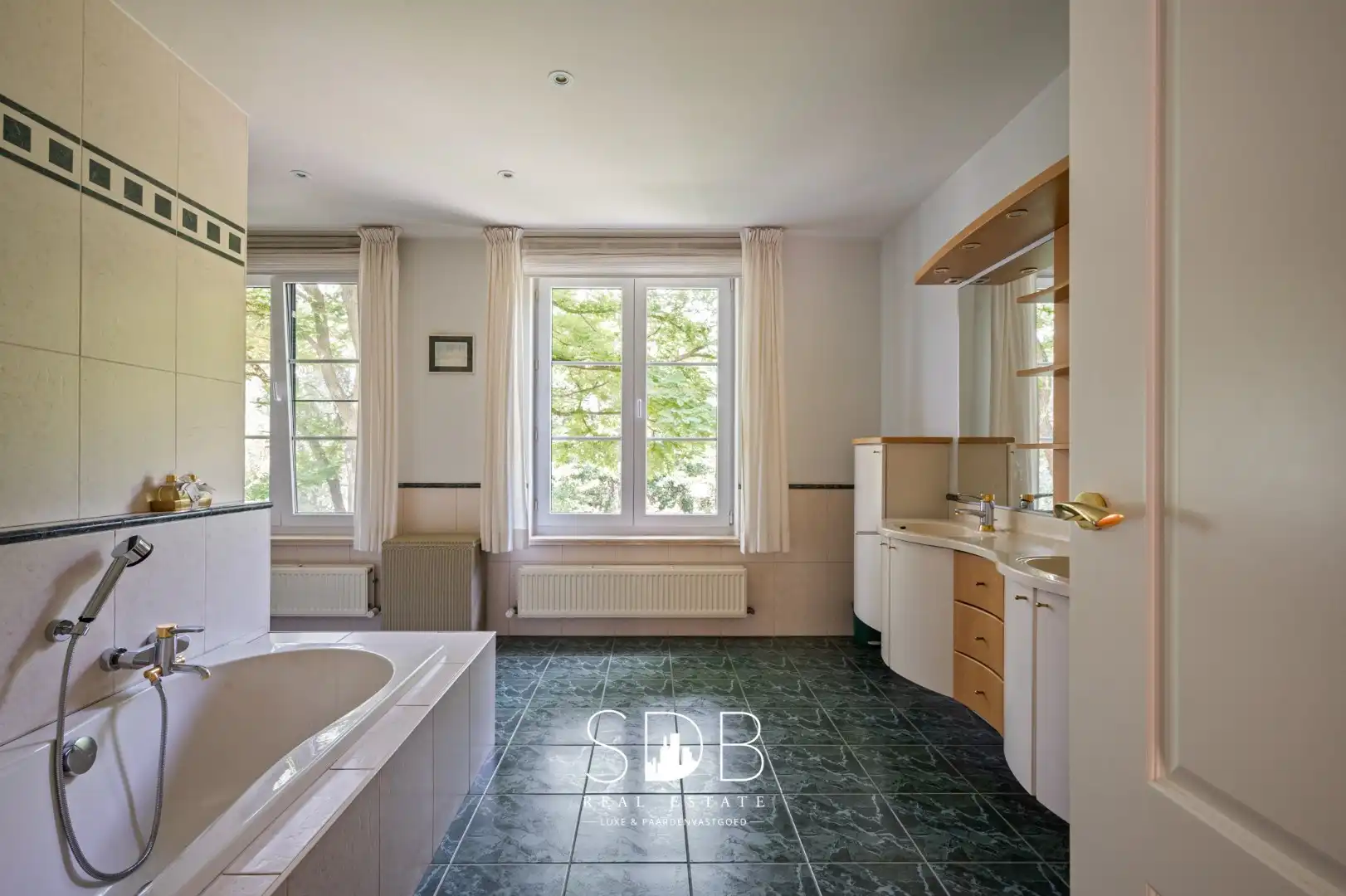 IN OPTIE - Prachtig landhuis met paardenfaciliteiten op 15.804m² foto 20