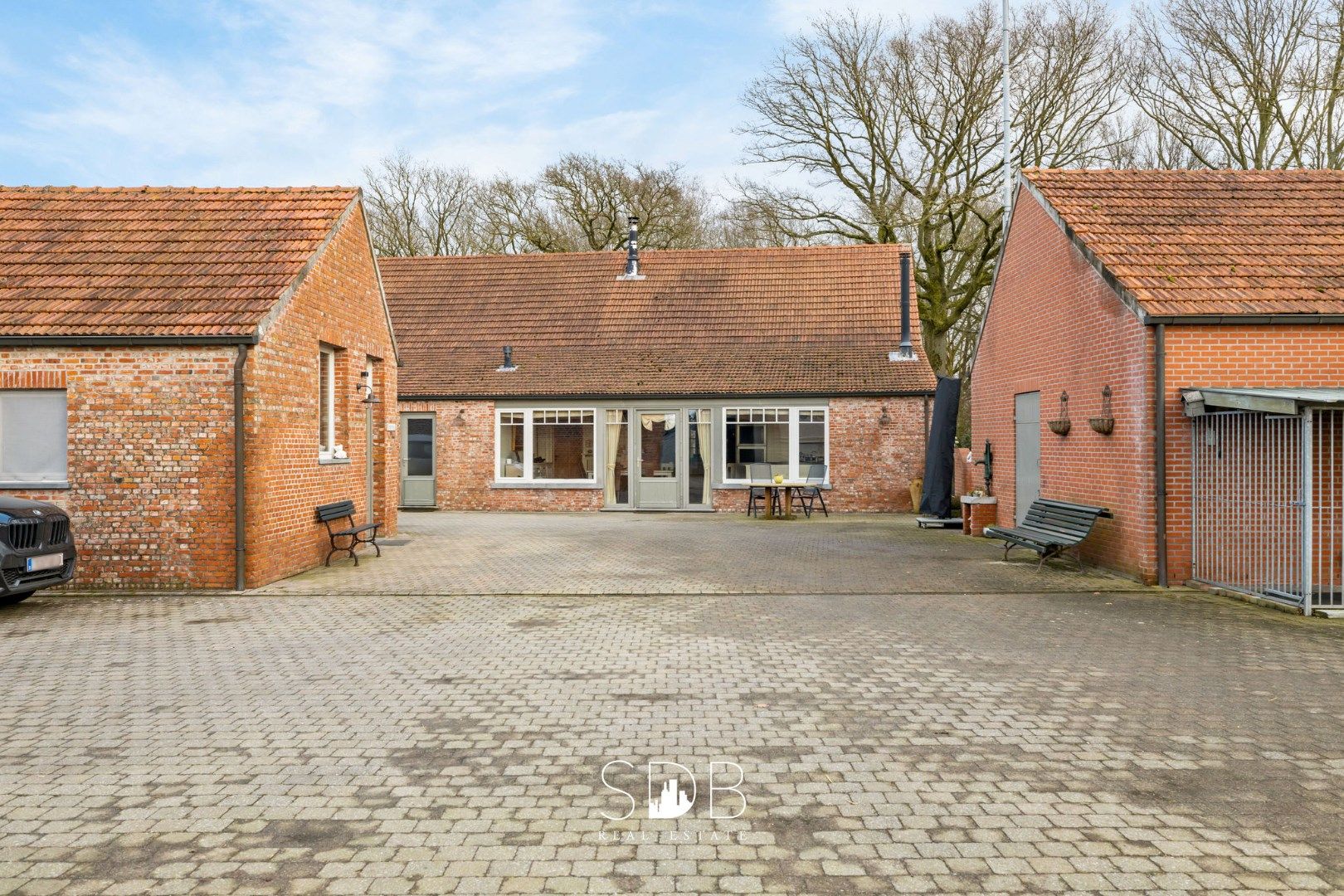 Authentieke hoeve met diverse bijgebouwen en graslanden op 93.155m² foto 43