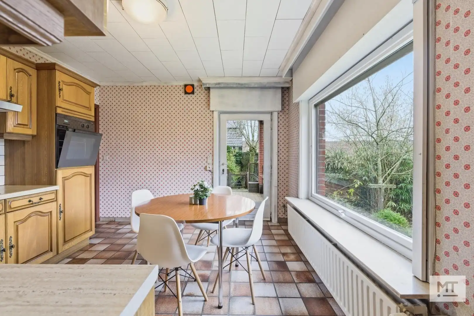 Ruime alleenstaande woning te koop op een rustige locatie te Beselare foto 9