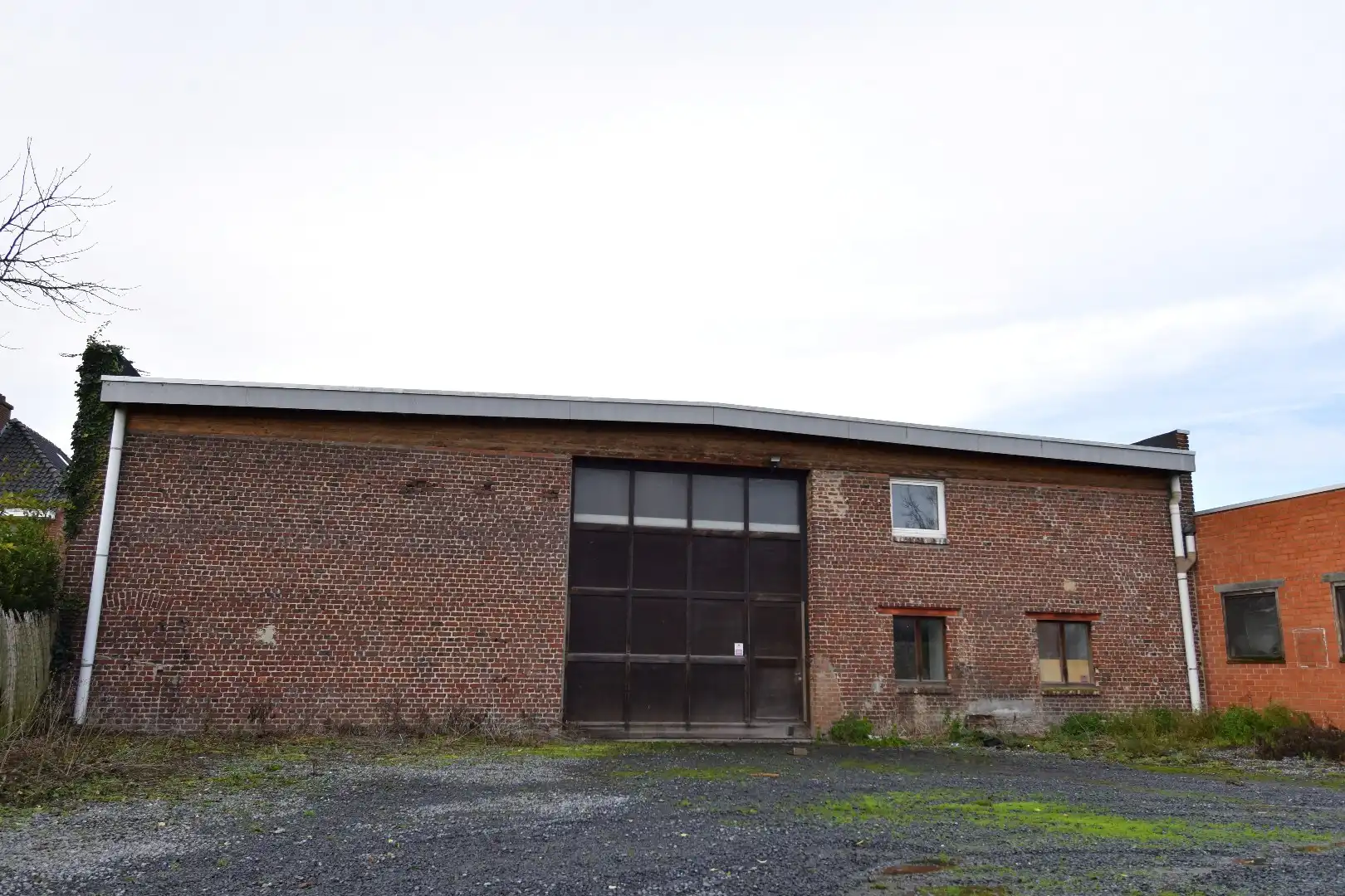 Praktische en vlot bereikbare opslagruimte van 568 m² te koop in Bissegem foto 3