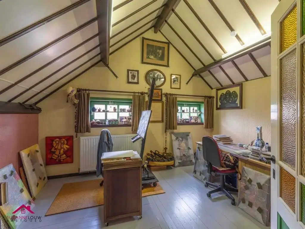 Karaktervolle, vrijstaande woning op riant perceel foto 34