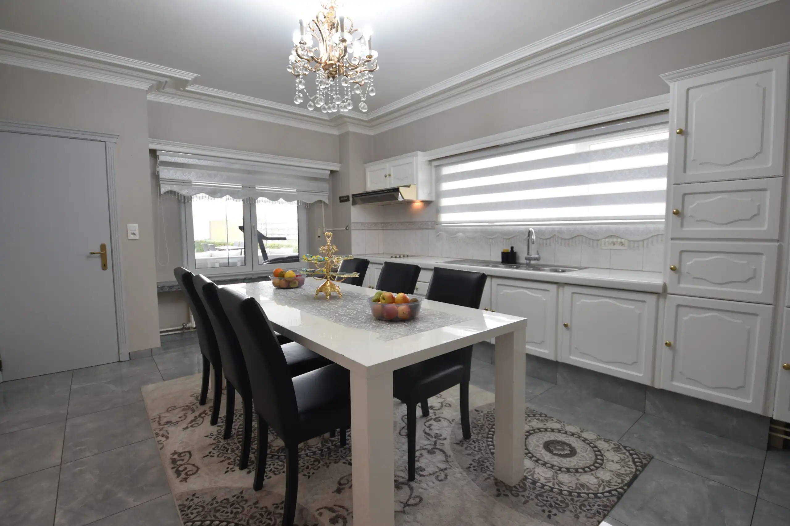 Gezellige woning met garage, veranda en 4 slaapkamers in Nieuwkerken foto 6