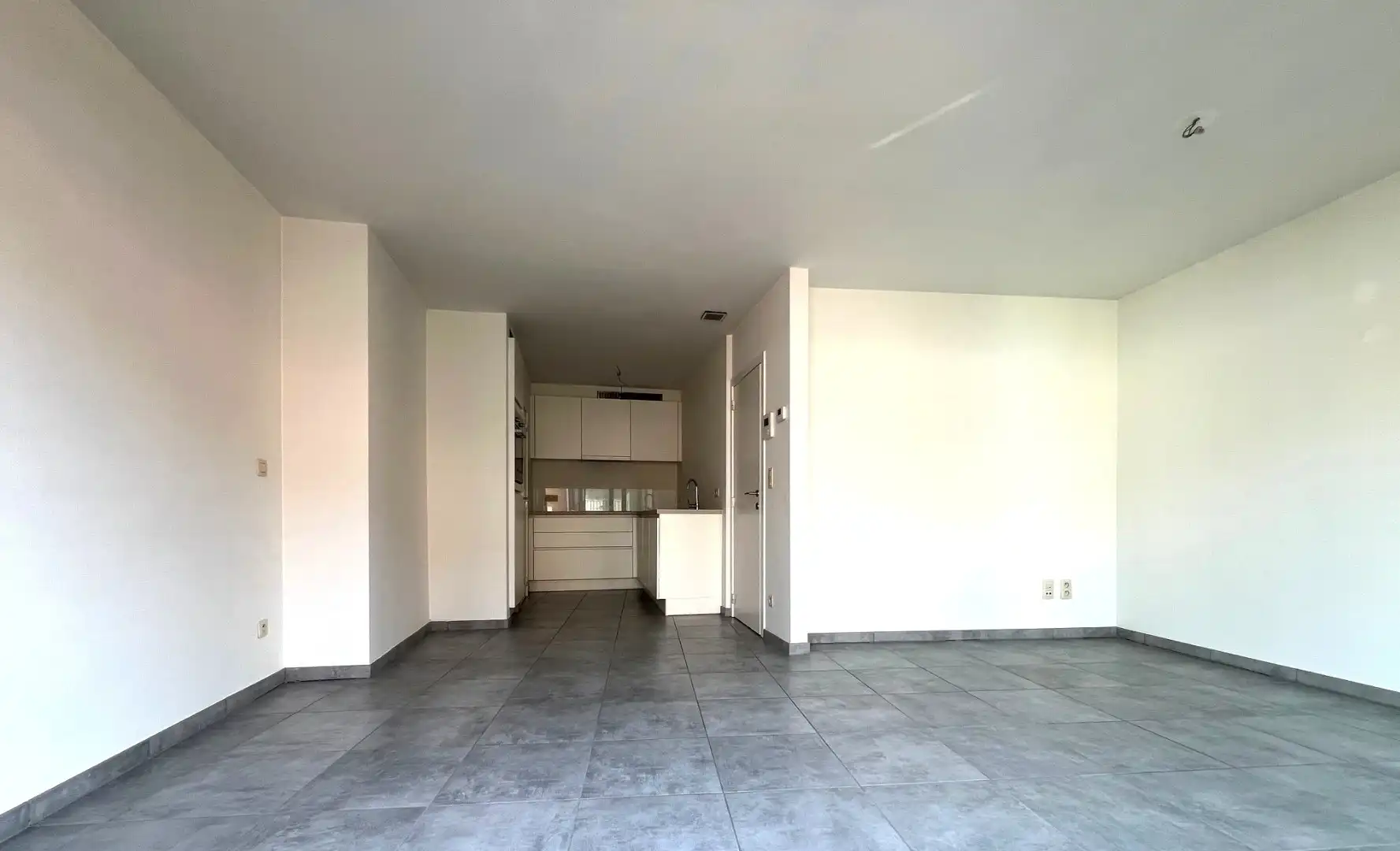 Appartement te Diest : slaapkamer en terras foto 6