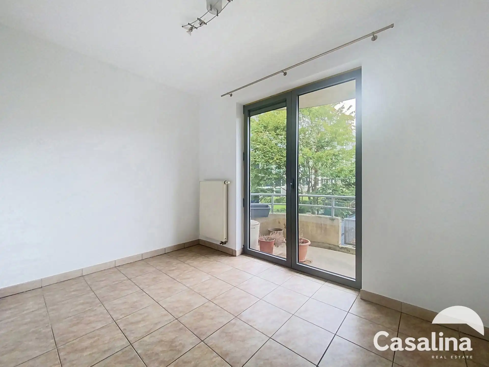 Aan de grens van WOLUWE, 2 slaapkamer appartement met terras foto 6