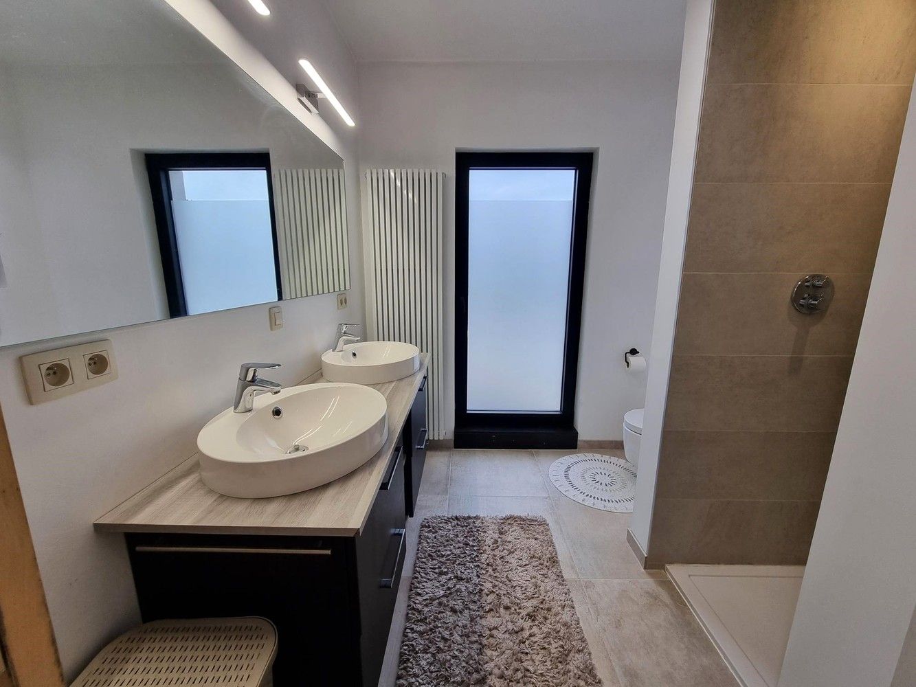 Totaal vernieuwde woning, 3 tot 4 slaapkamers met prachtig groen verzicht. Top ligging! foto 14