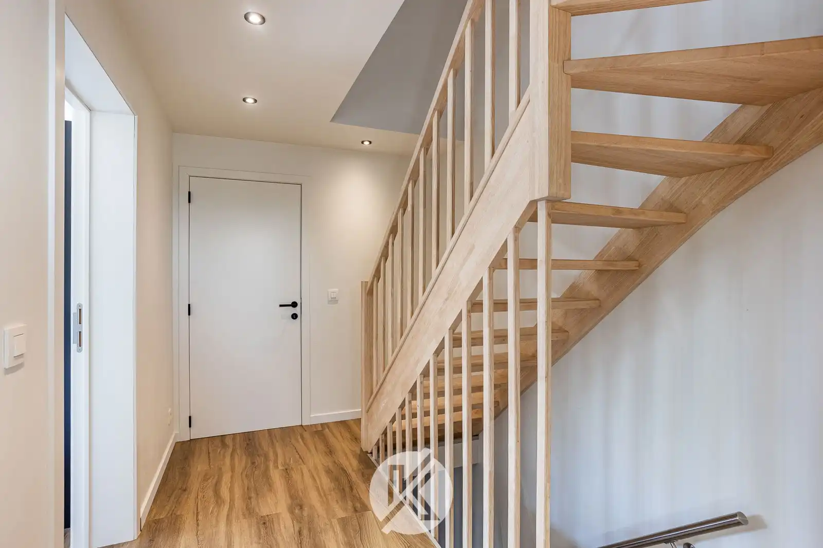Gerenoveerde woning op leuke locatie foto 12