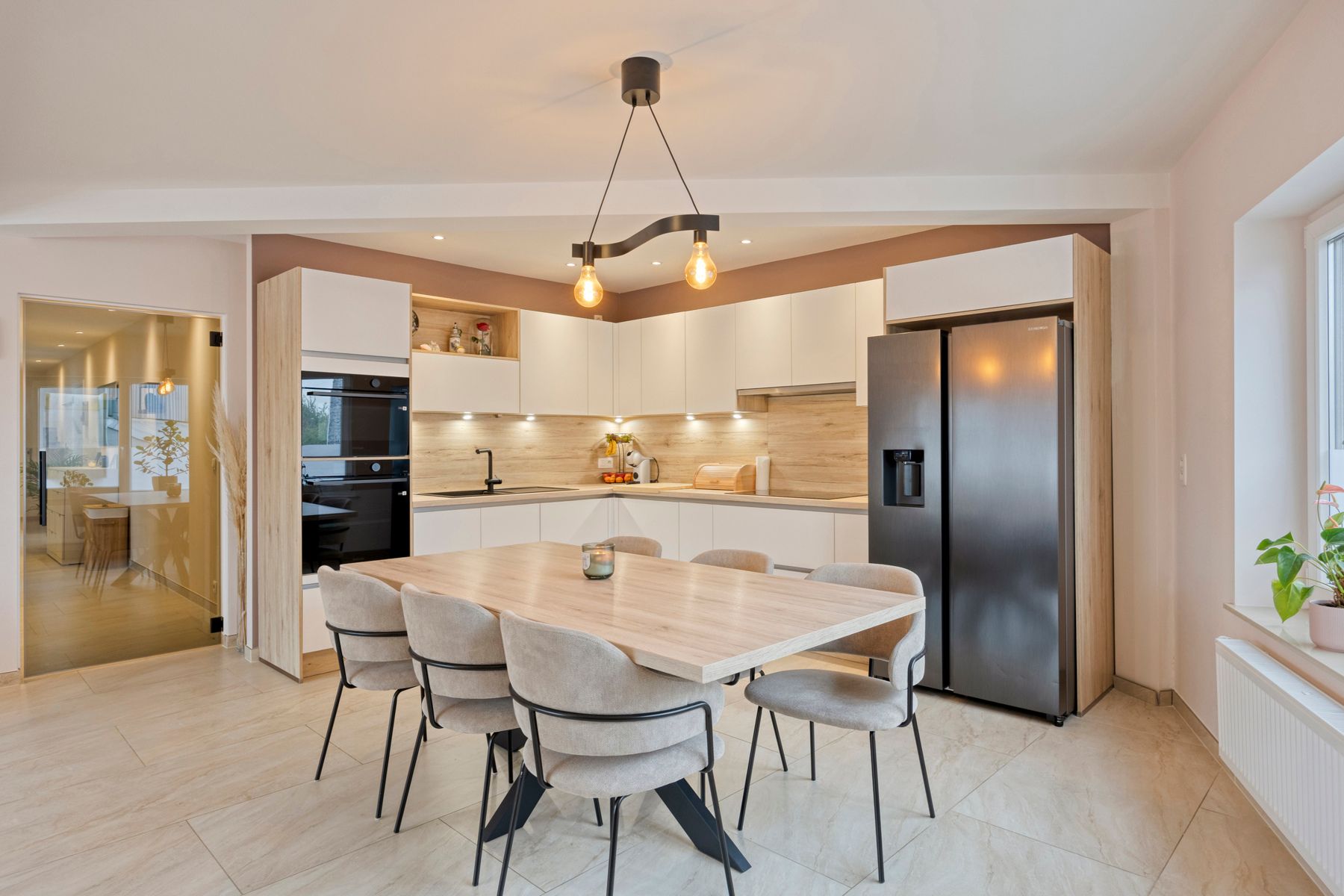 Ruim gerenoveerd 3-slaapkamer appartement op toplocatie !!! foto 2