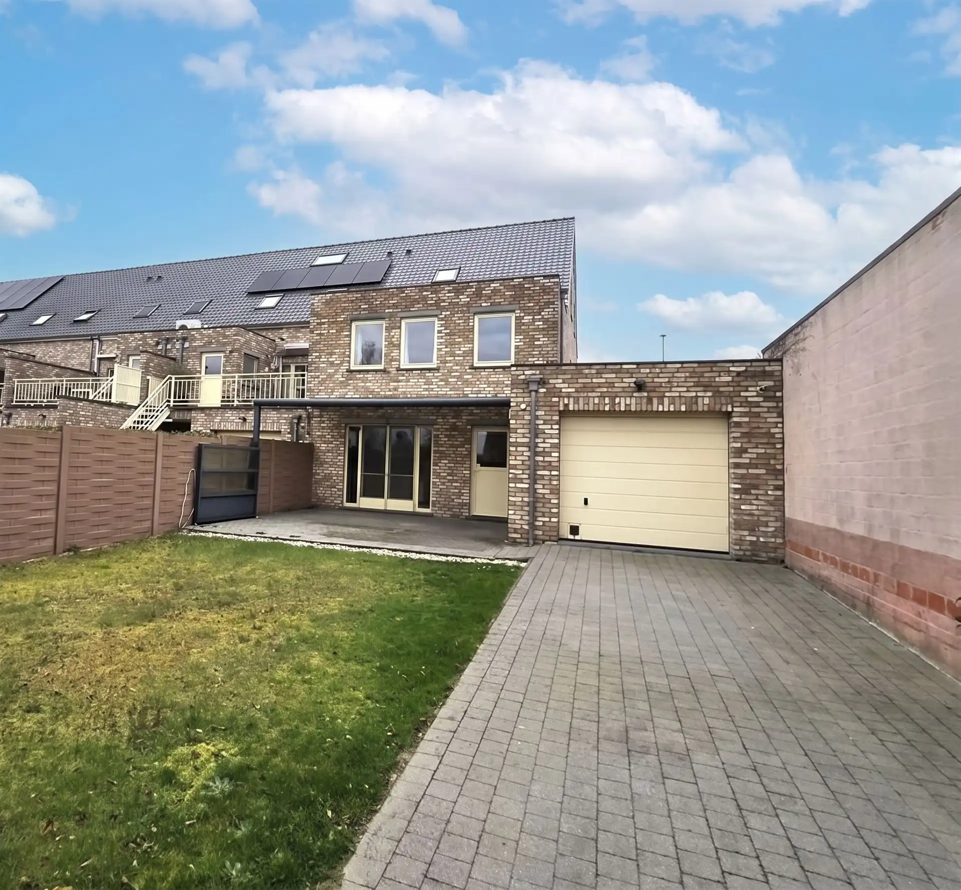 Zeer ruime gezinswoning te centrum Heist, 4 tot 5 slaapkamers met dubbele garage. foto 14