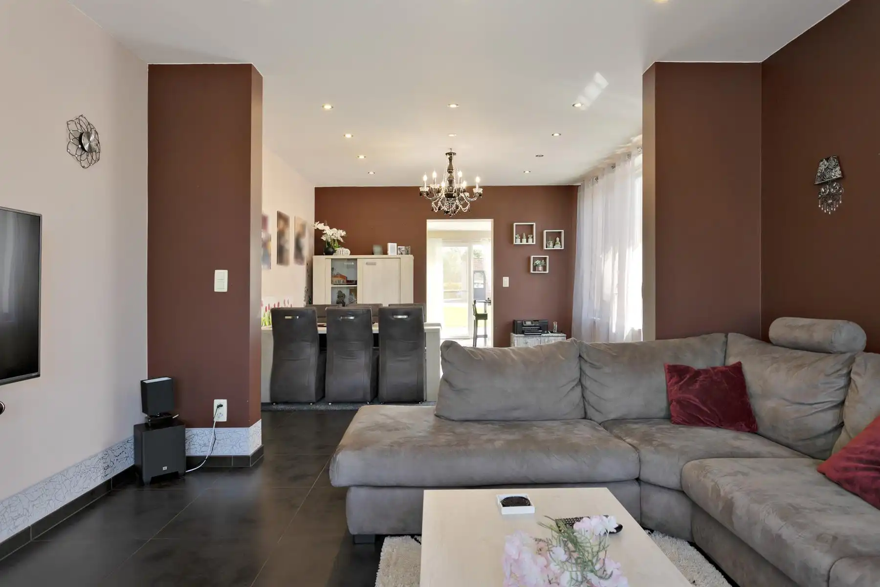 Ruime, instapklare gezinswoning te BEGIJNENDIJK foto 3