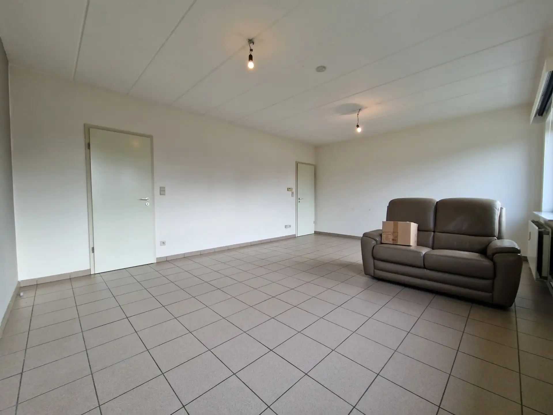 Instapklaar appartement met 2 slaapkamers, berging & parking foto 5