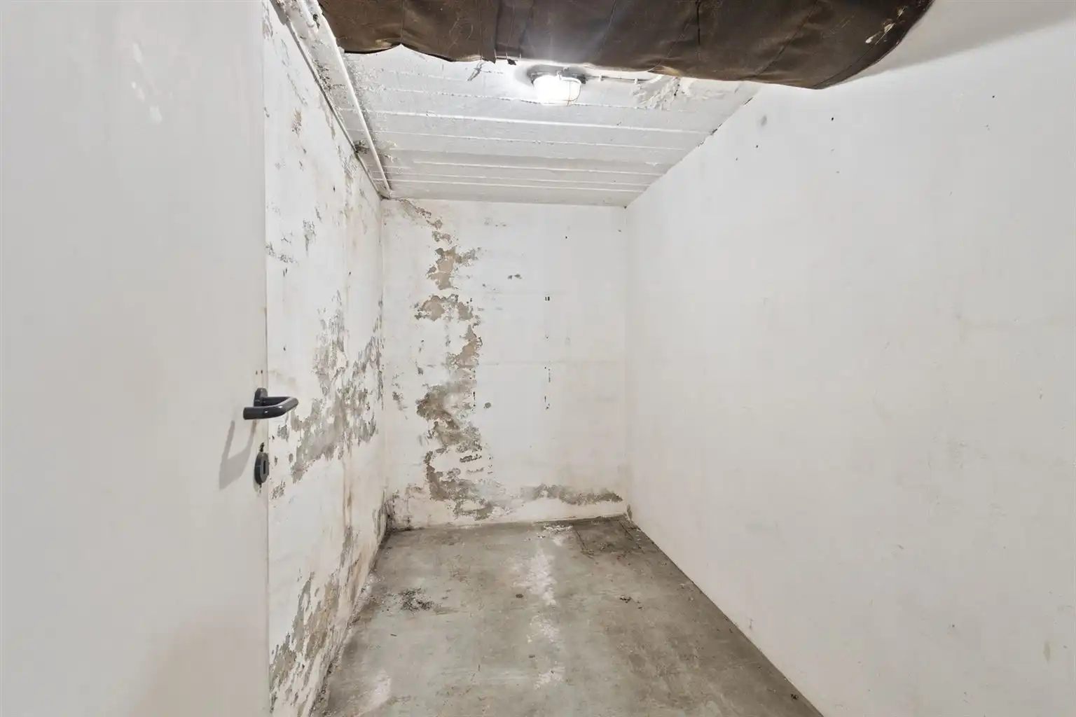 Instapklaar, gerenoveerd appartement met 3 slaapkamers, 2 terrassen en ruime garagebox gelegen op een toplocatie in het centrum van Maaseik, nabij de markt & met zicht op het Kerkplein. foto 22