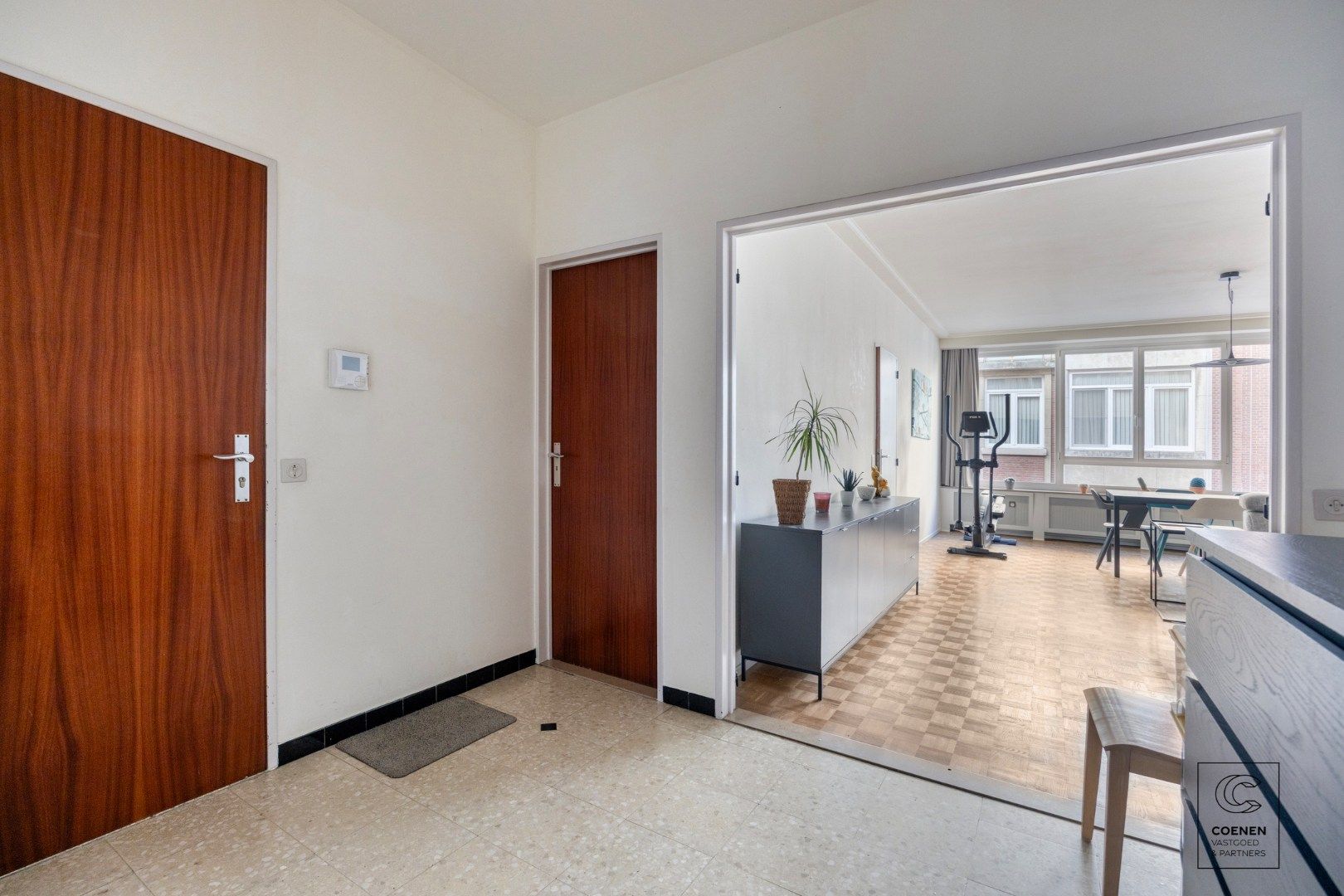 Ruim en verzorgd appartement van 121 m² op een centrale ligging te Antwerpen! foto 4