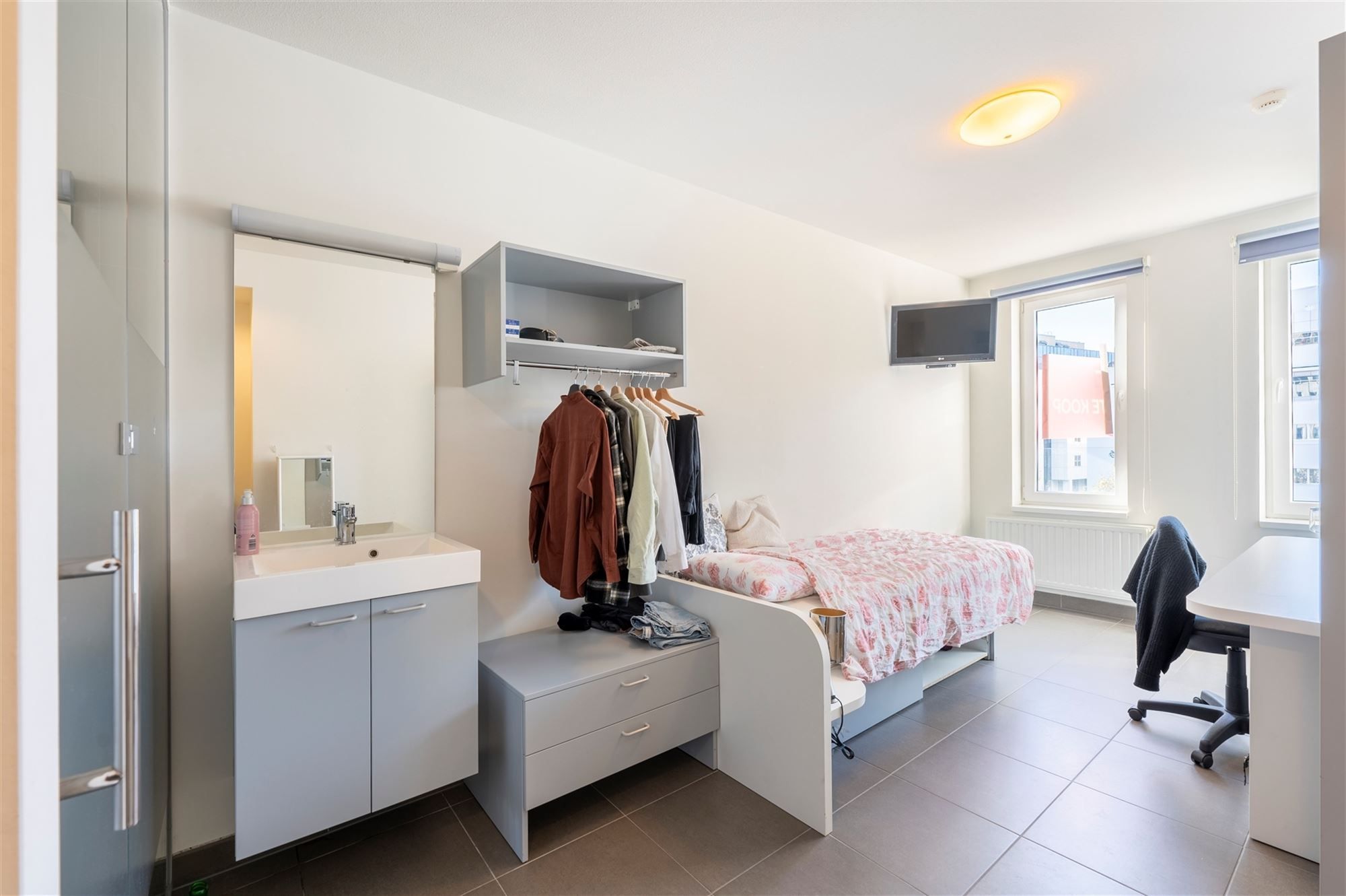 Moderne studentenkamer op toplocatie foto {{pictureIndex}}