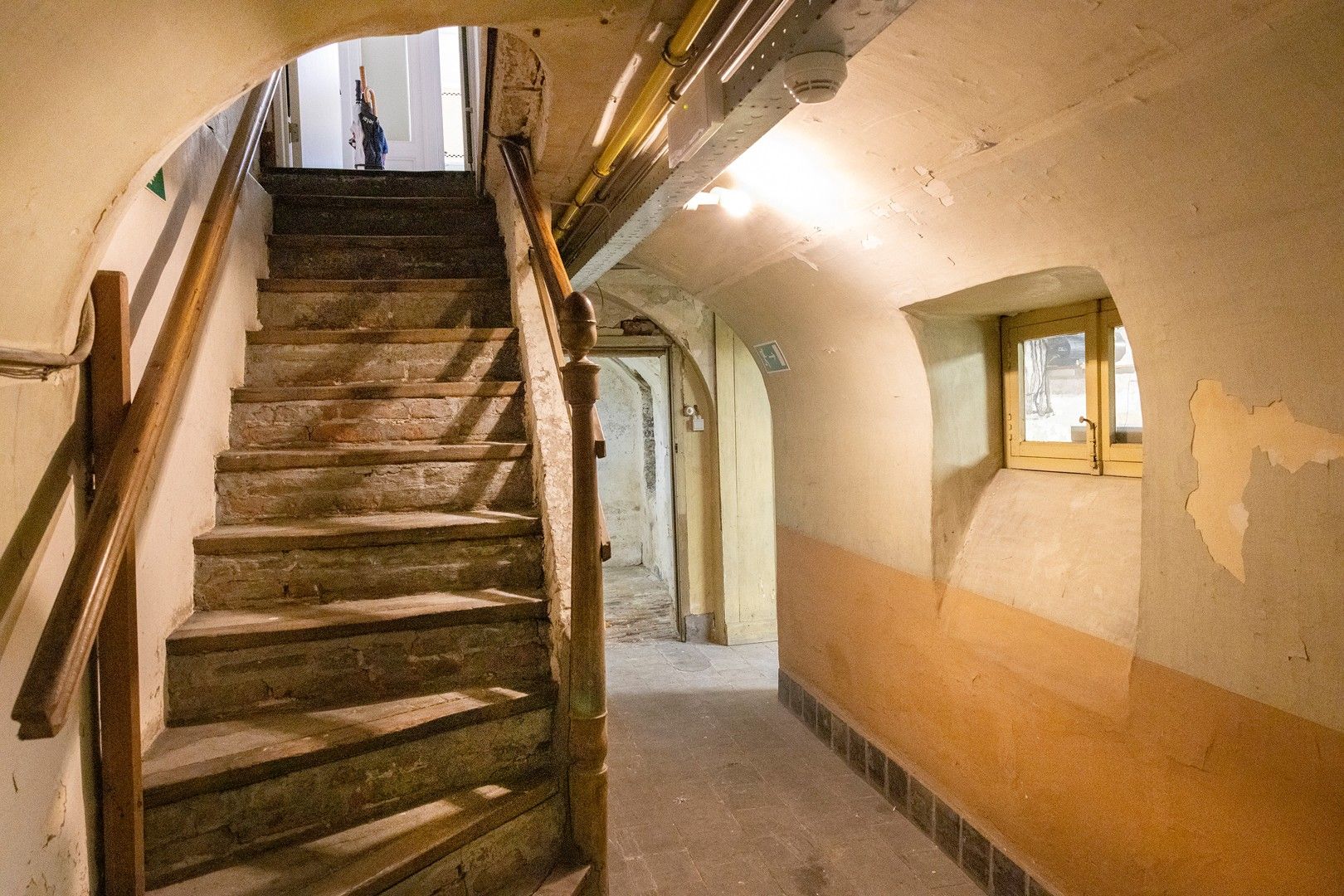 Centraal gelegen, stijlvol kantoorgebouw. foto 15