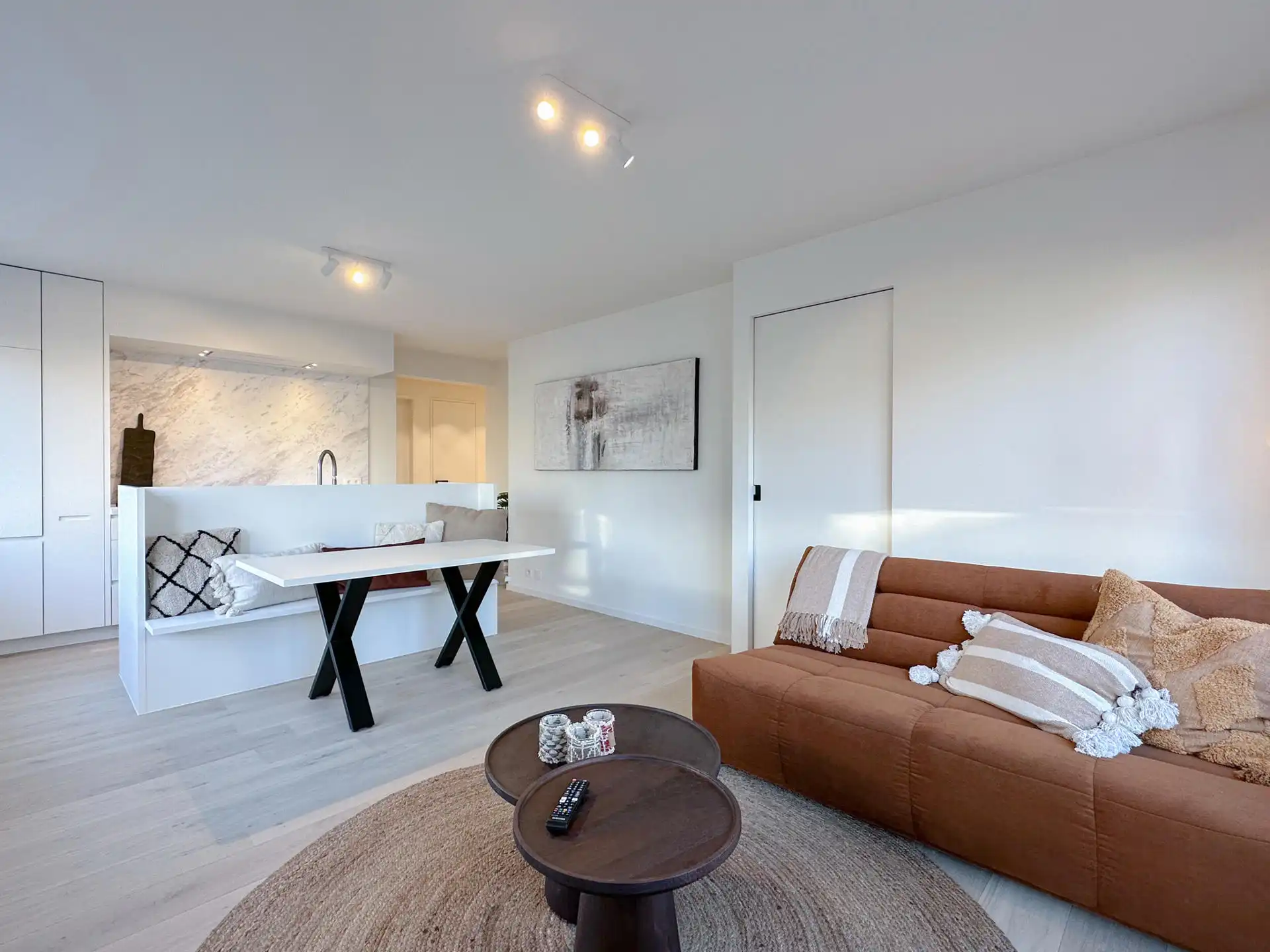 Lichtrijk HOEKAPPARTEMENT nabij de Lippenslaan! foto {{pictureIndex}}