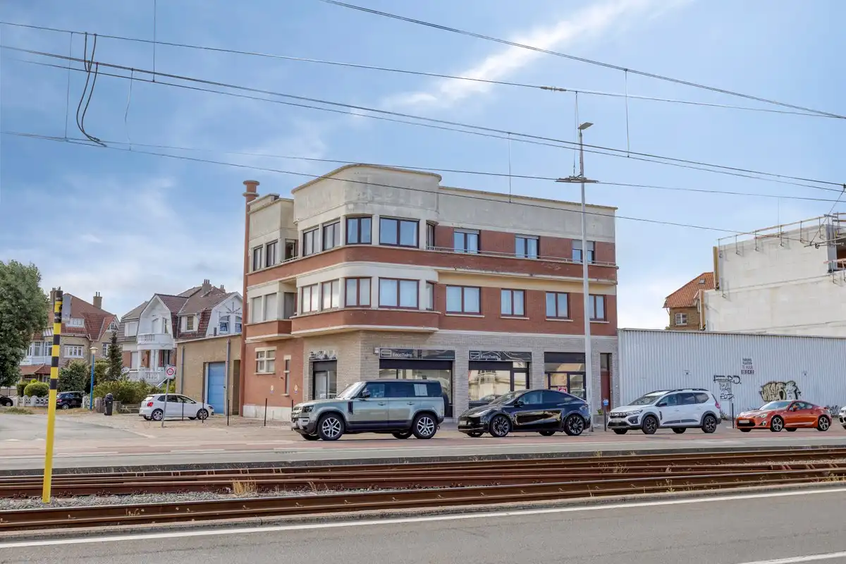 Ruim twee slaapkamer appartement nabij het hartje van Koksijde foto 2