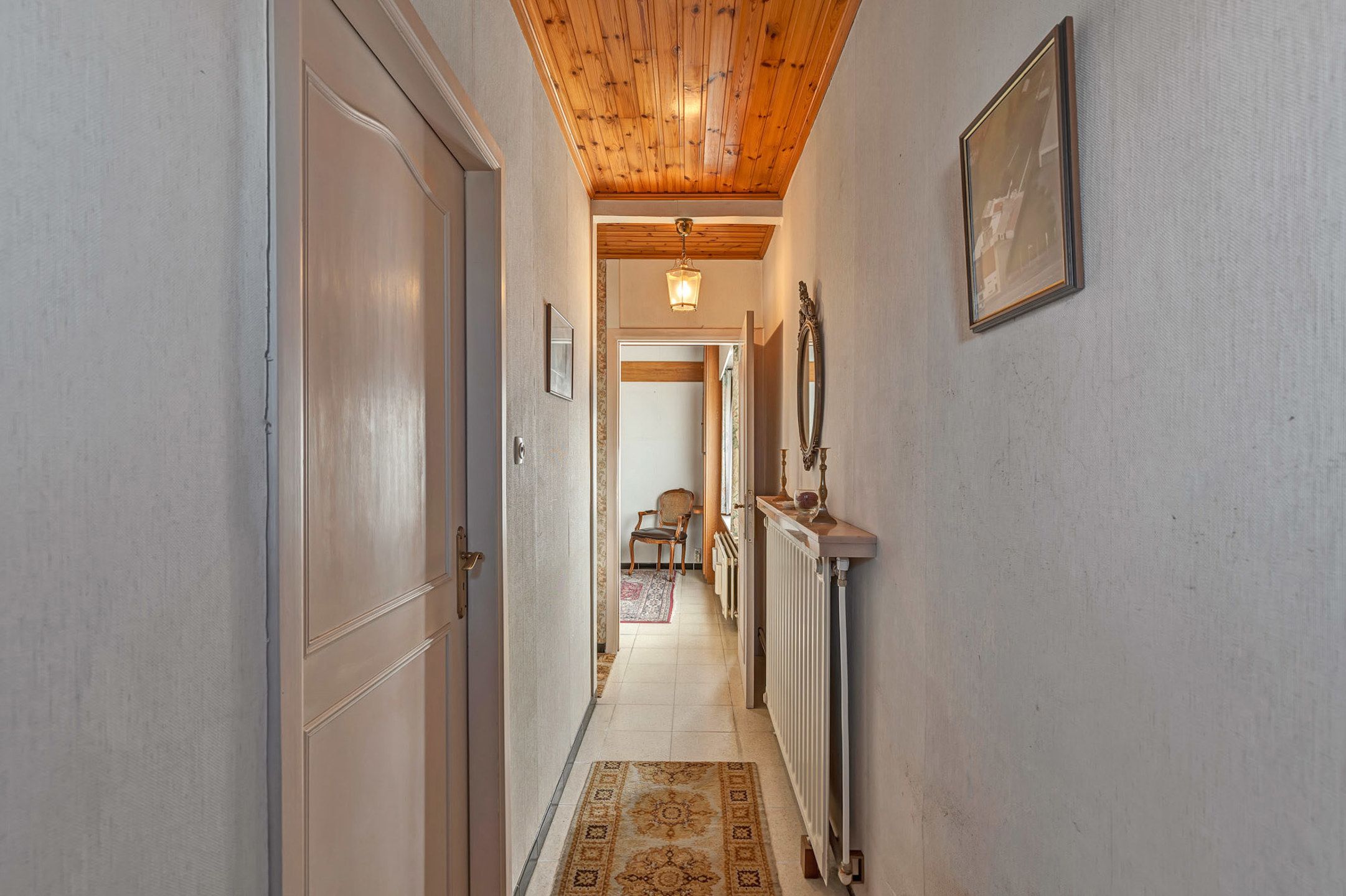 Te renoveren halfopen woning met losstaande garage en grote tuin  foto 2