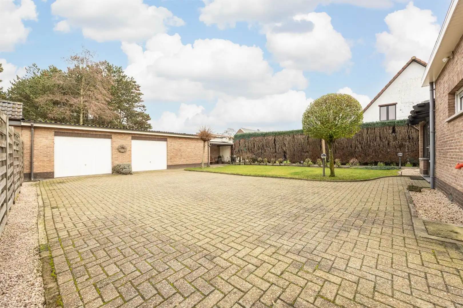 Charmante en karaktervolle woning met erg ruim bijgebouw.  foto 22