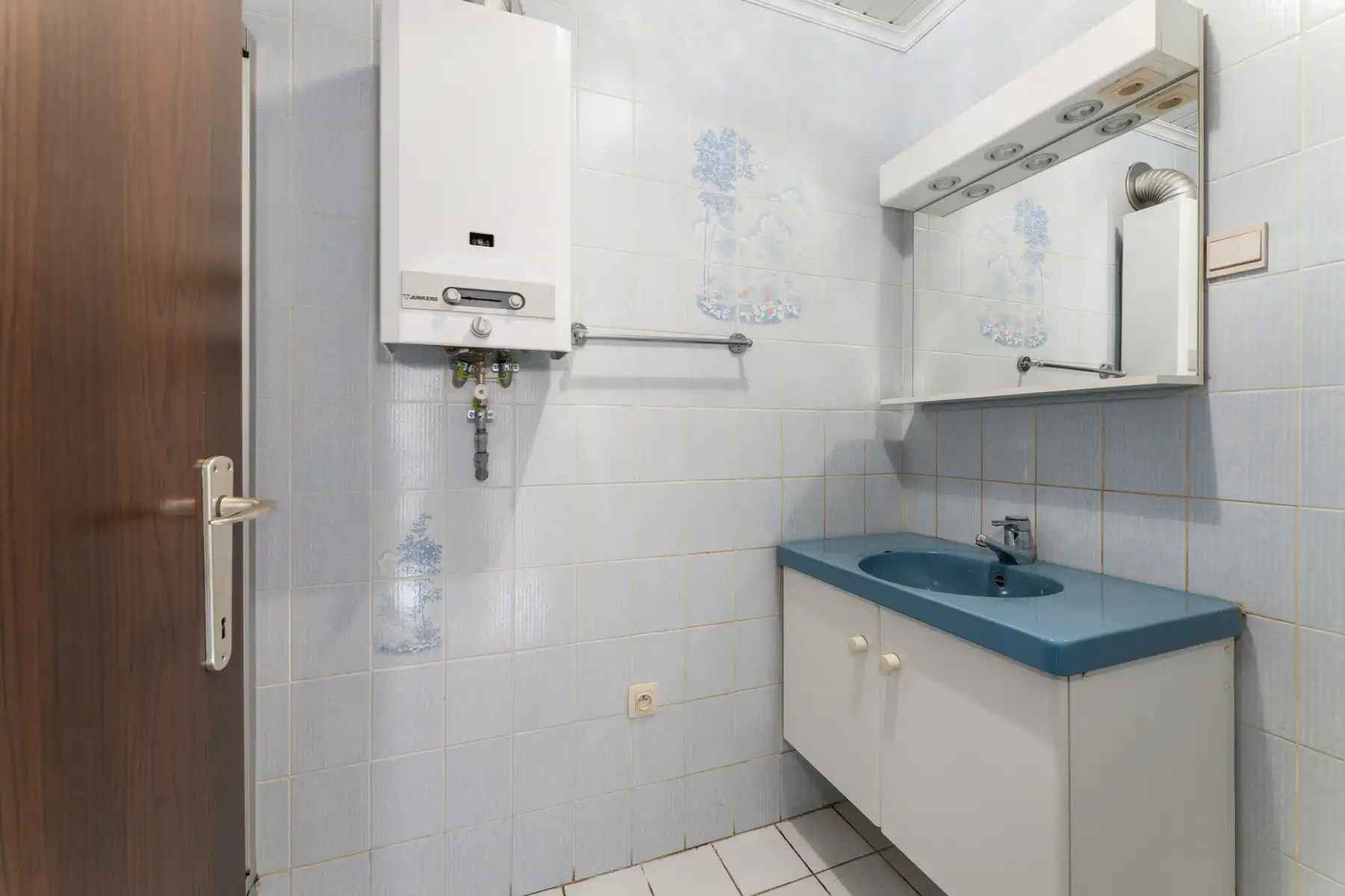 Statige woning met ruime loods foto 11