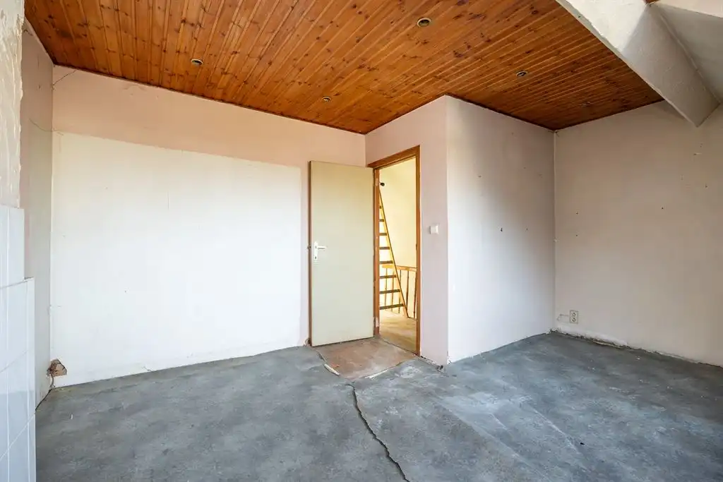 Te renoveren woning met grote tuin foto 21