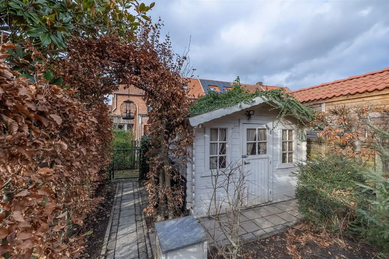 Stadswoning met drie slpk en tuintje op gunstige locatie foto 12