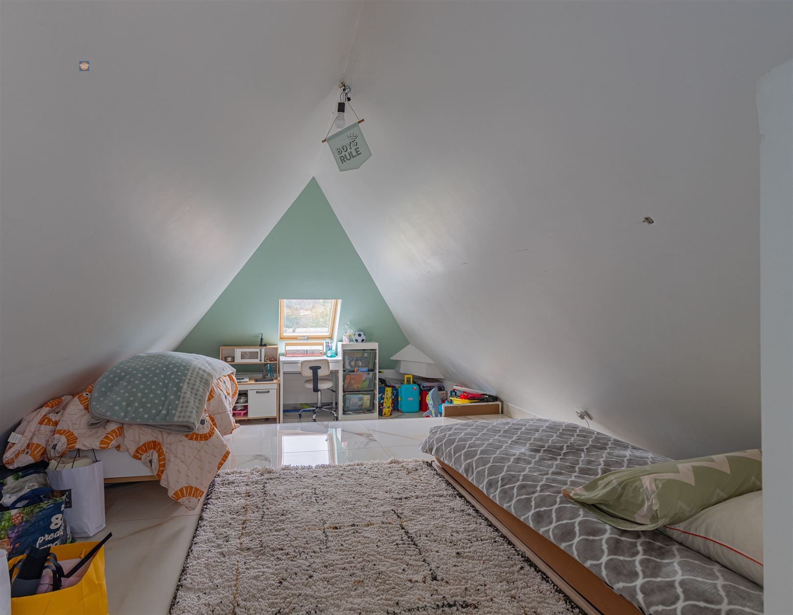 Ruime halfopen woning met grote tuin en 3 slaapkamers foto 20