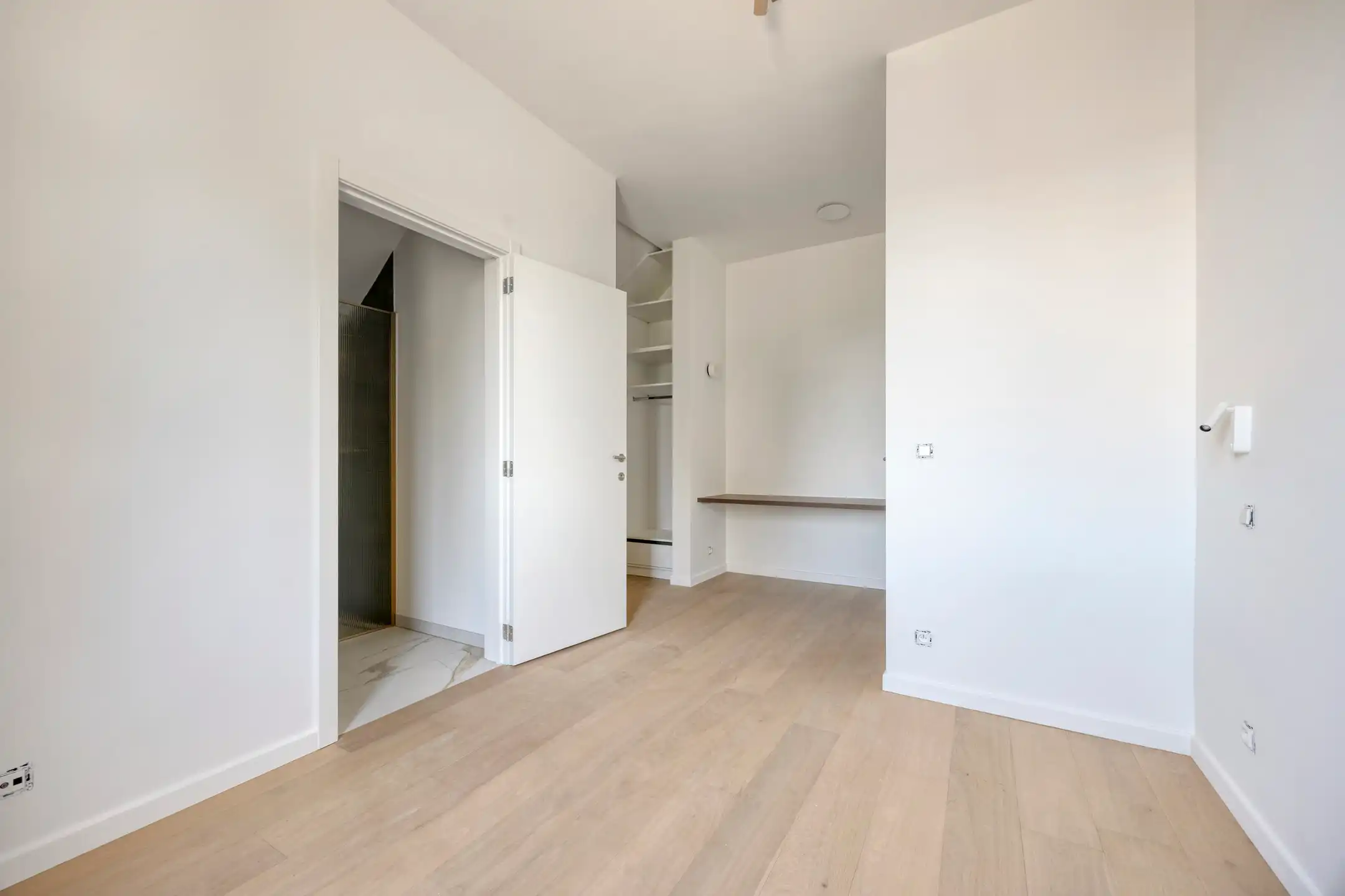 Luxueus afgewerkt gelijkvloersappartement met 3 slaapkamers foto 5