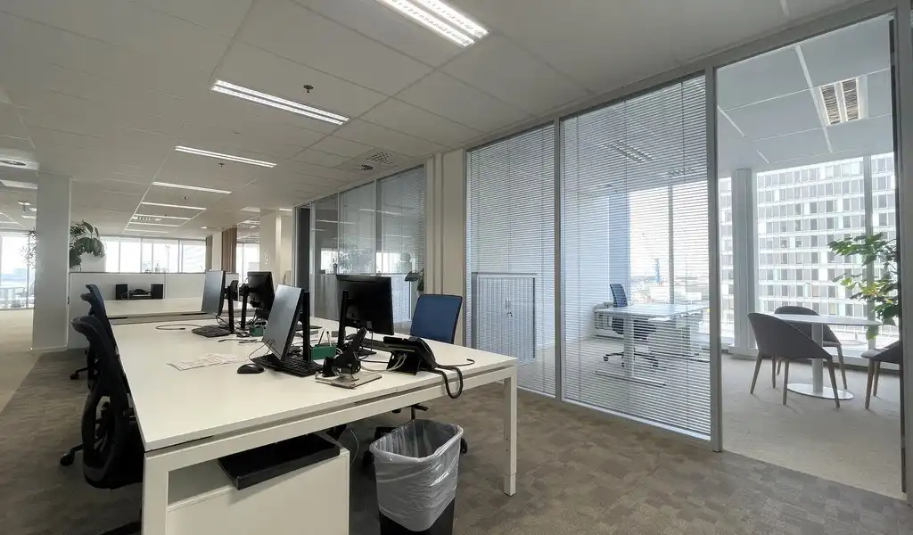 Vernieuwde kantoren te huur in Ahlers Building te Antwerpen foto 17